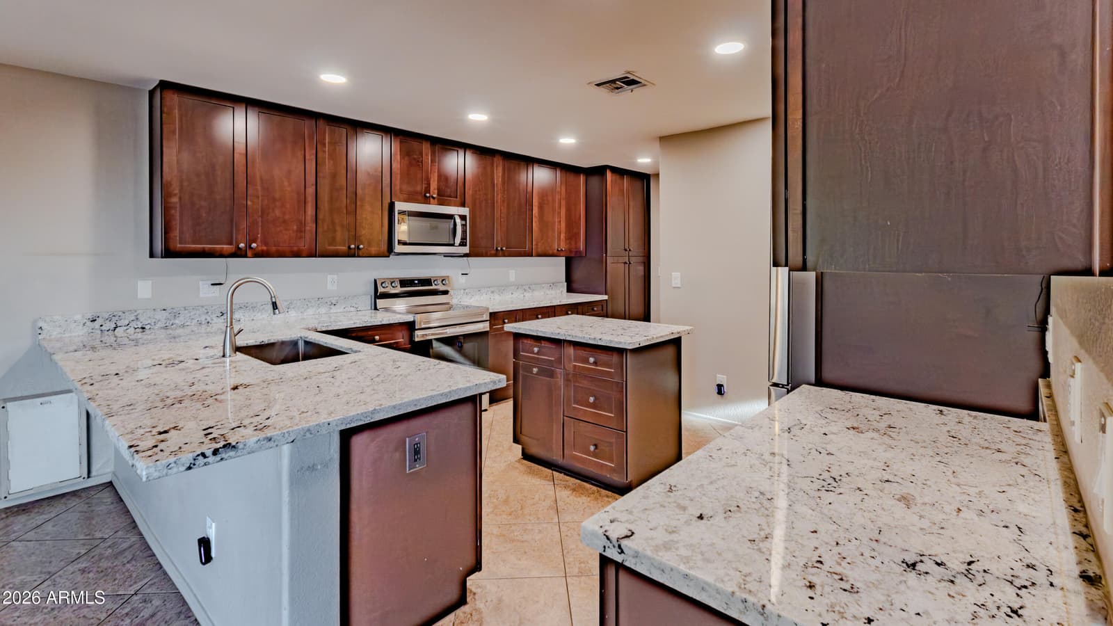 6919 W Via Del Sol Drive, Glendale, AZ 85310 — photo 13 of 32