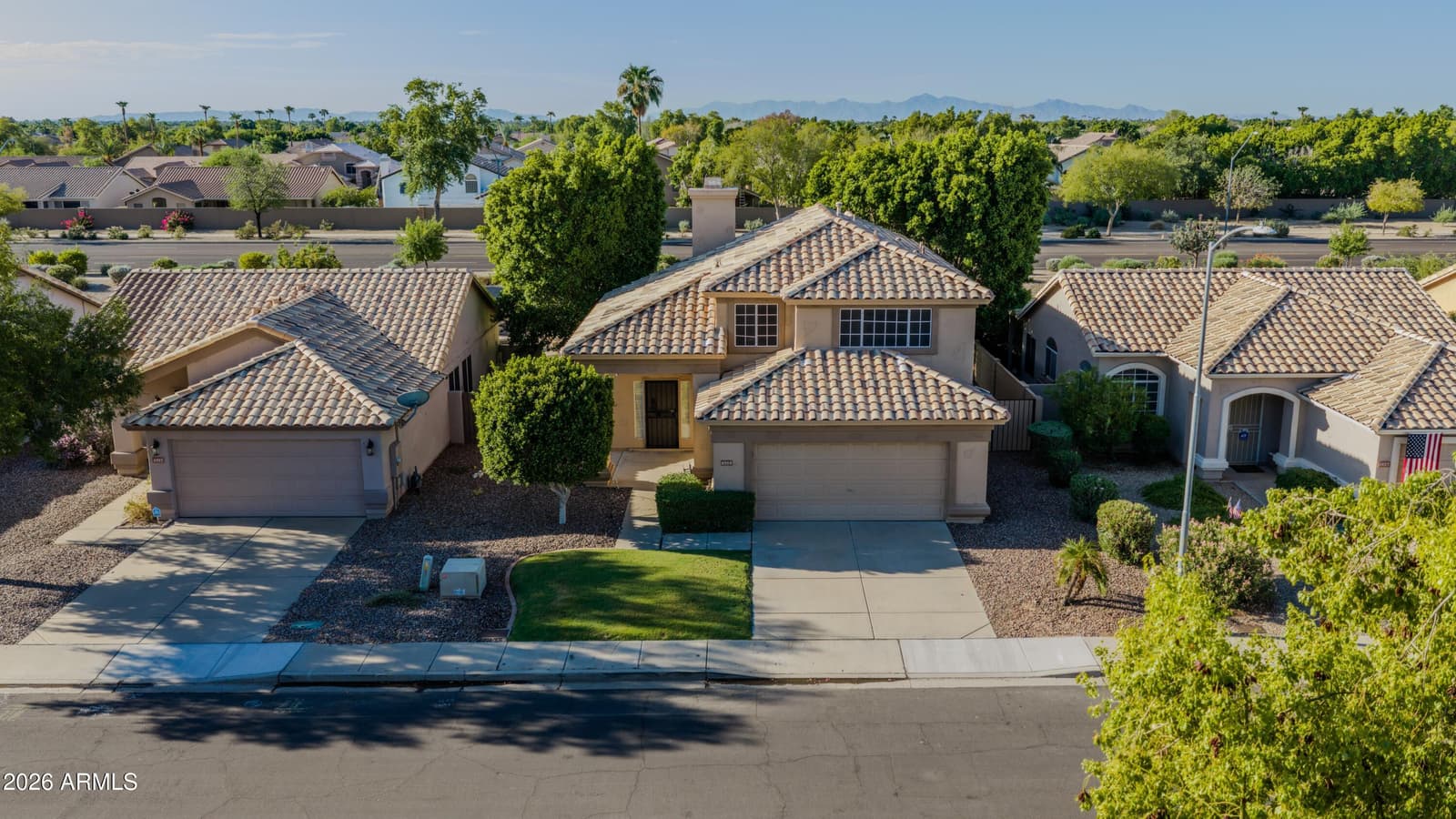 6919 W Via Del Sol Drive, Glendale, AZ 85310 — photo 4 of 32