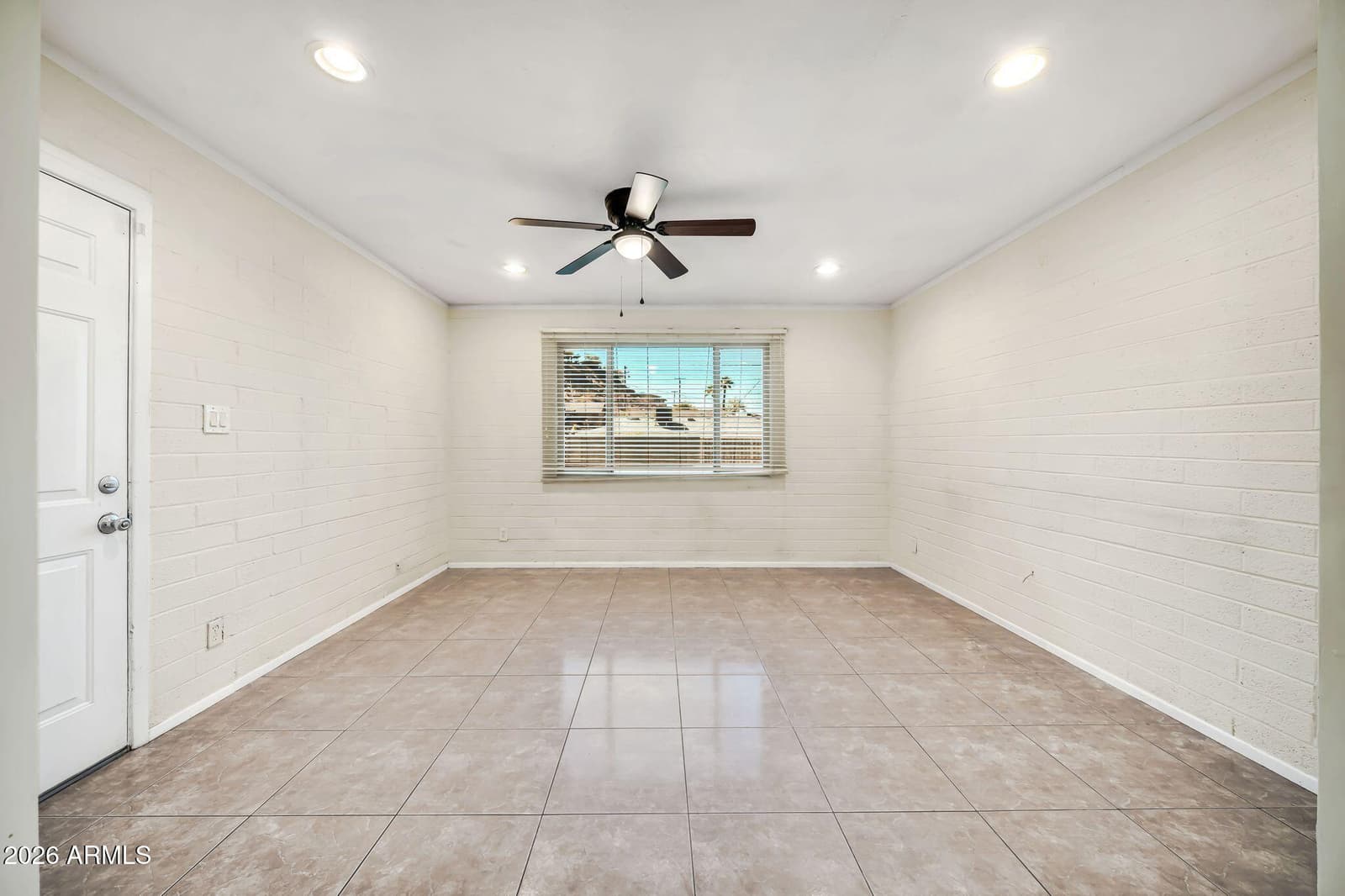 1037 E Diana Avenue, Phoenix, AZ 85020 — photo 4 of 27
