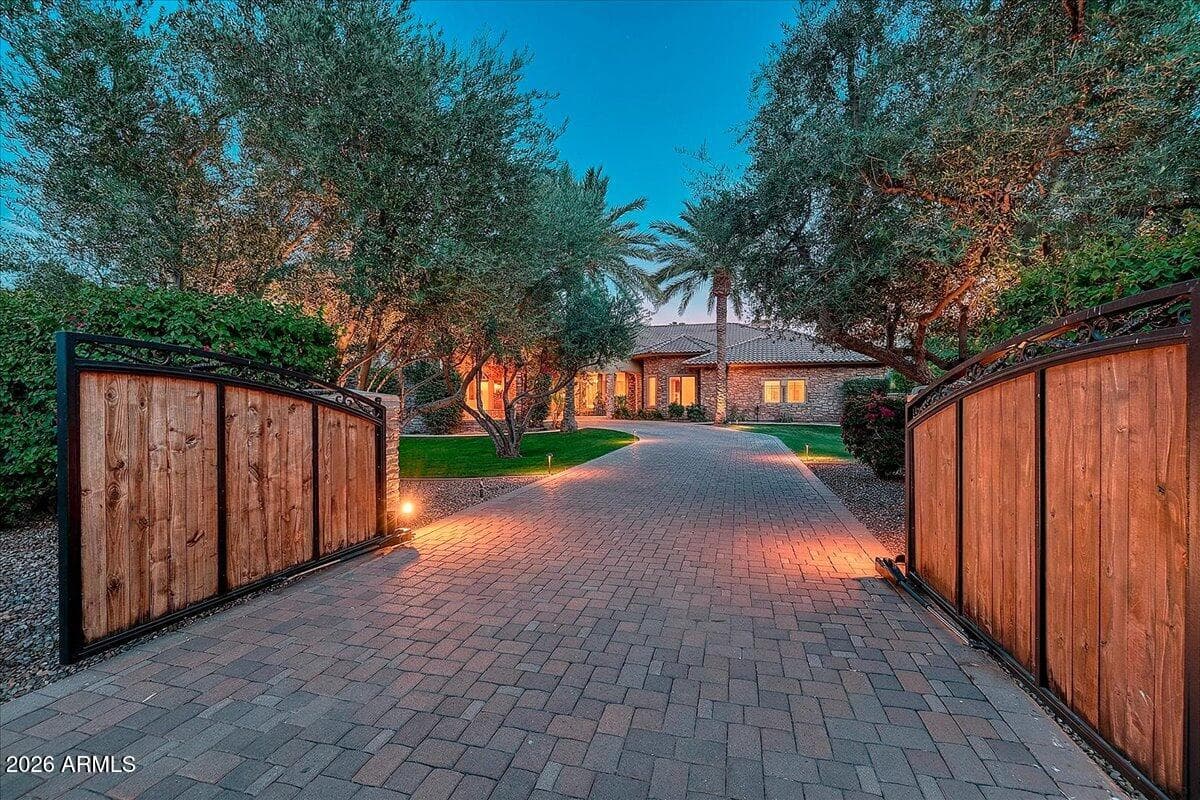 4807 E Crystal Lane, Paradise Valley, AZ 85253 — photo 6 of 38