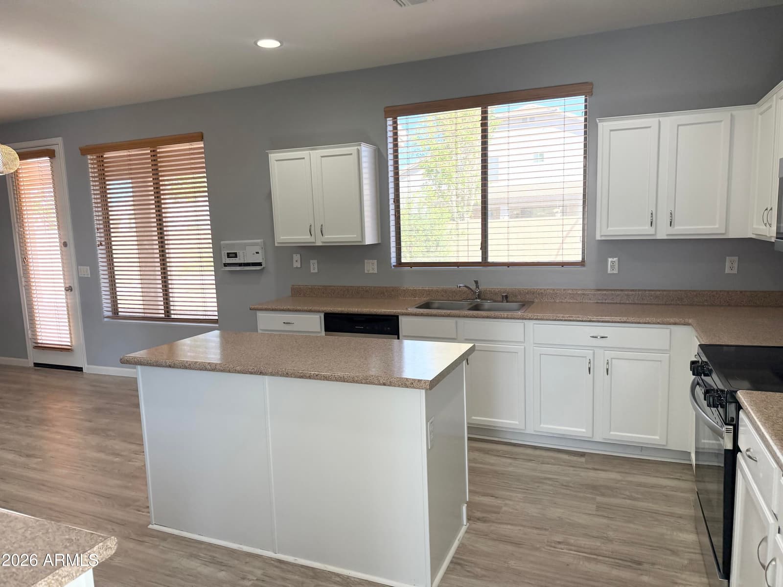 2422 W Ellis Street, Phoenix, AZ 85041 — photo 9 of 38