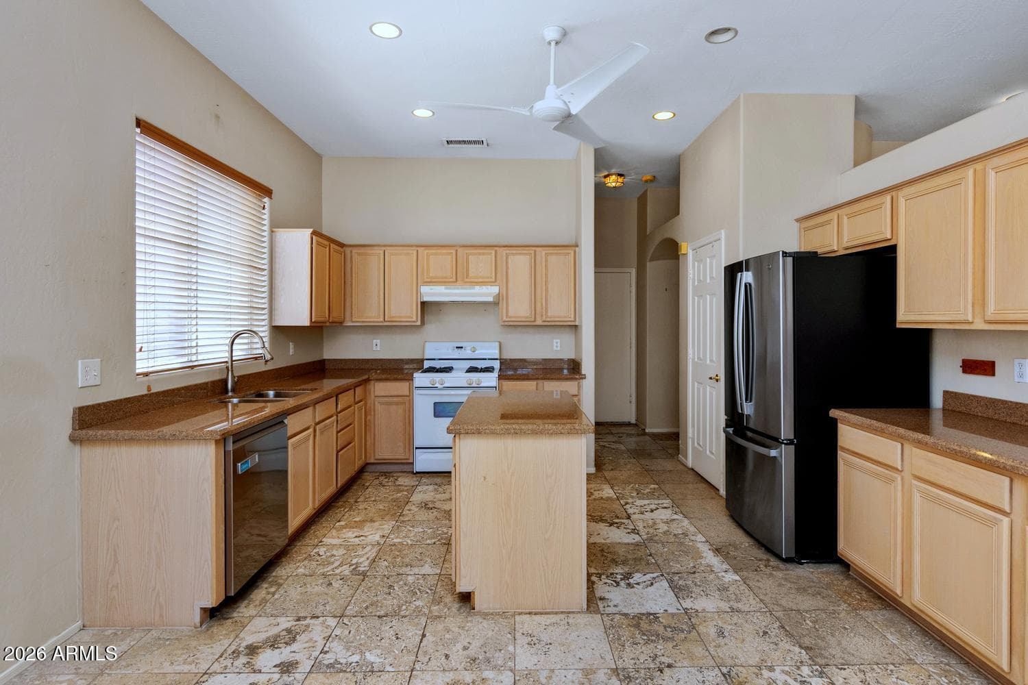 1426 E McLellan Boulevard, Phoenix, AZ 85014 — photo 10 of 31