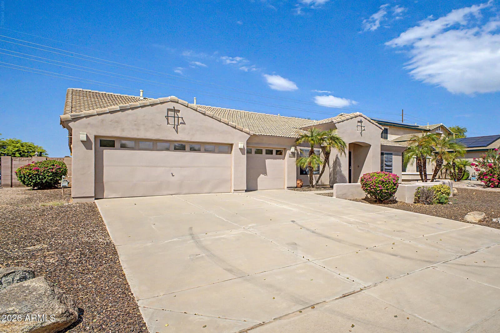 2050 S Portland Avenue, Gilbert, AZ 85295 — photo 1 of 37
