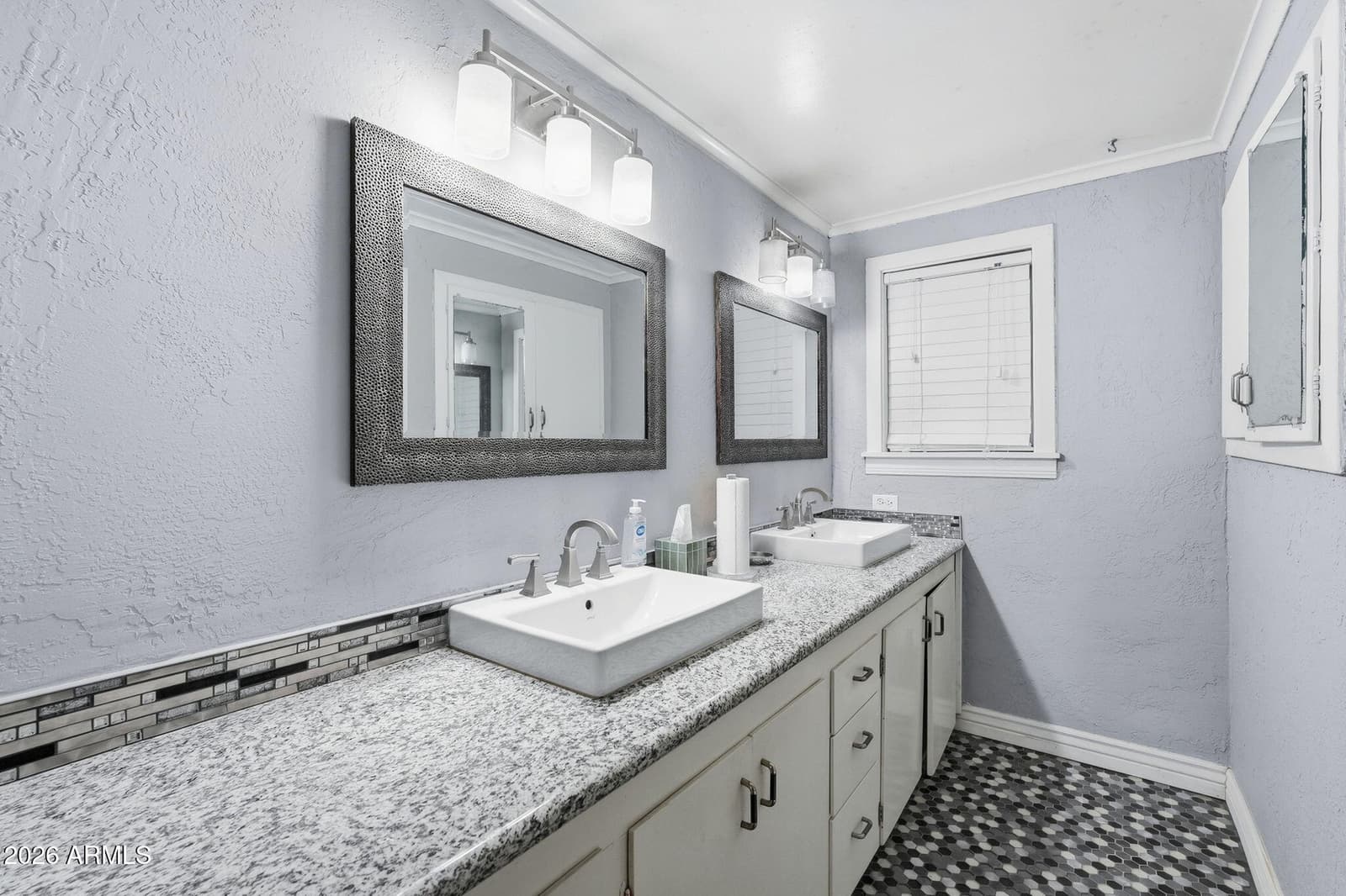 218 N Washington Street, Chandler, AZ 85225 — photo 14 of 44