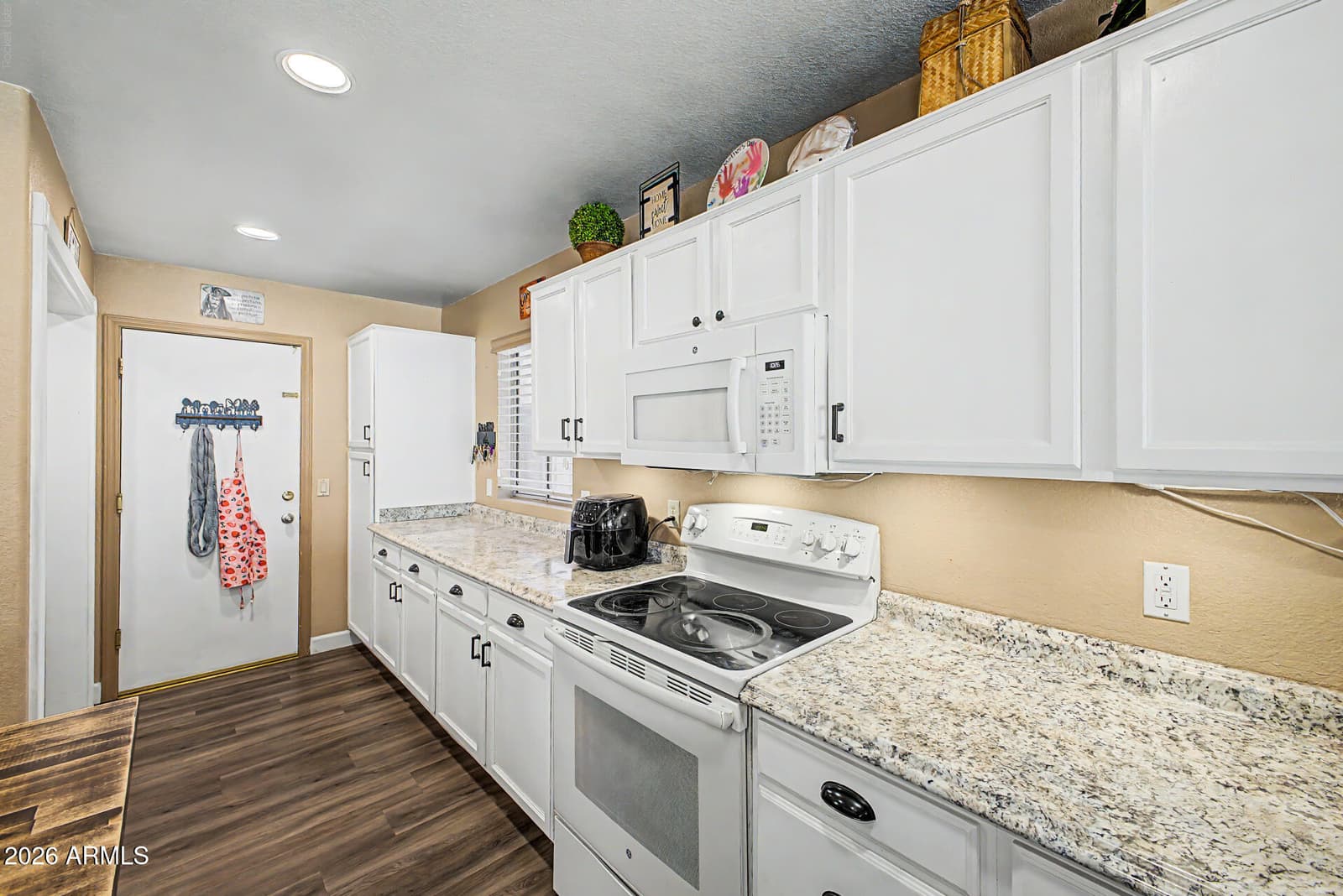 7427 W Hill Lane, Glendale, AZ 85310 — photo 12 of 31