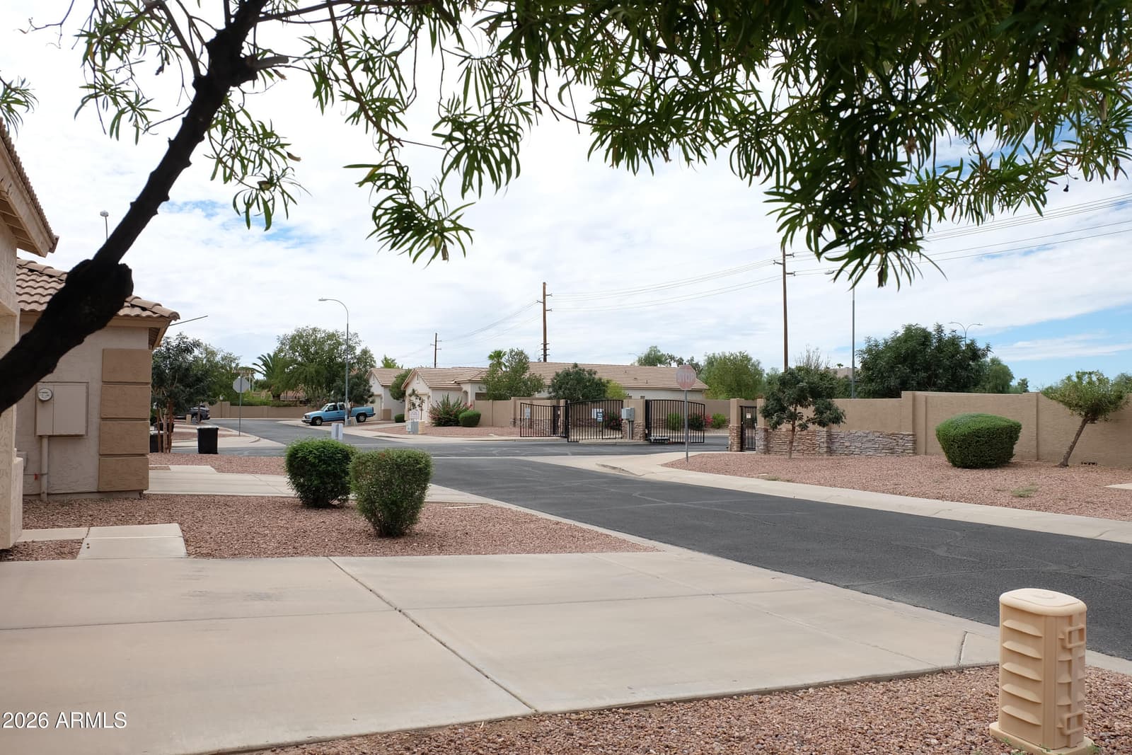 13 S Laveen Place, Chandler, AZ 85226 — photo 5 of 41