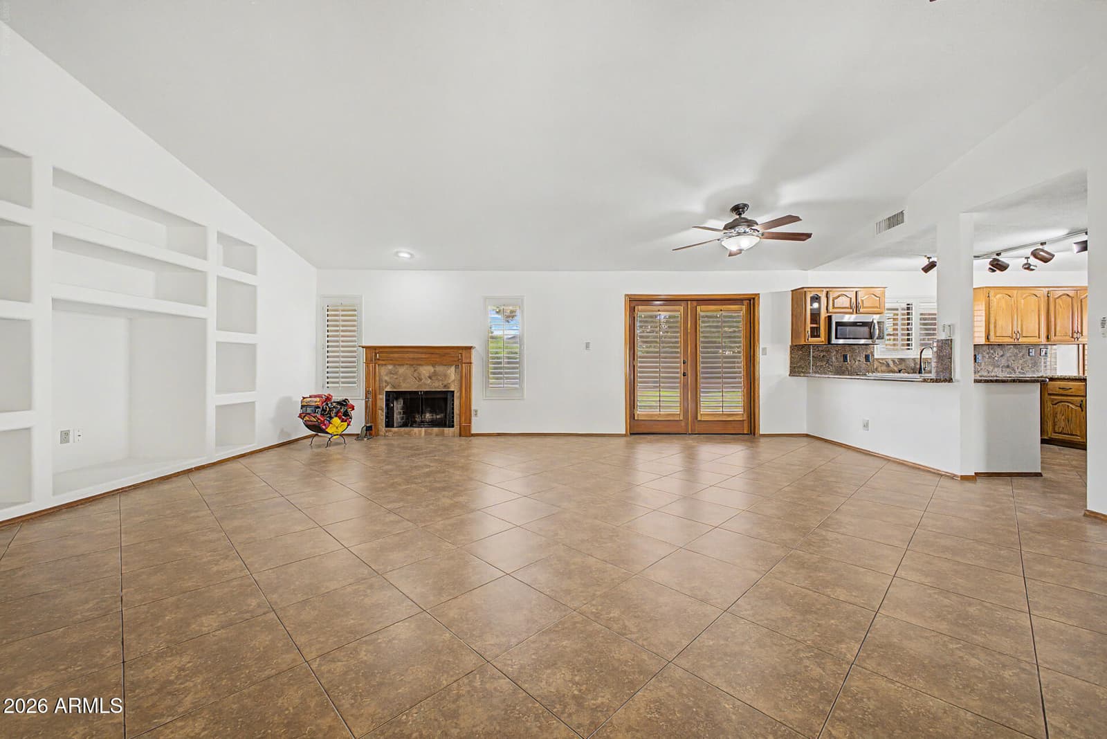 8122 S Palm Drive, Tempe, AZ 85284 — photo 9 of 43