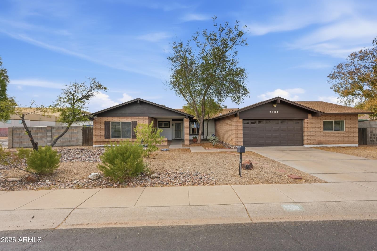 2901 W Kathleen Road, Phoenix, AZ 85053 — photo 2 of 41