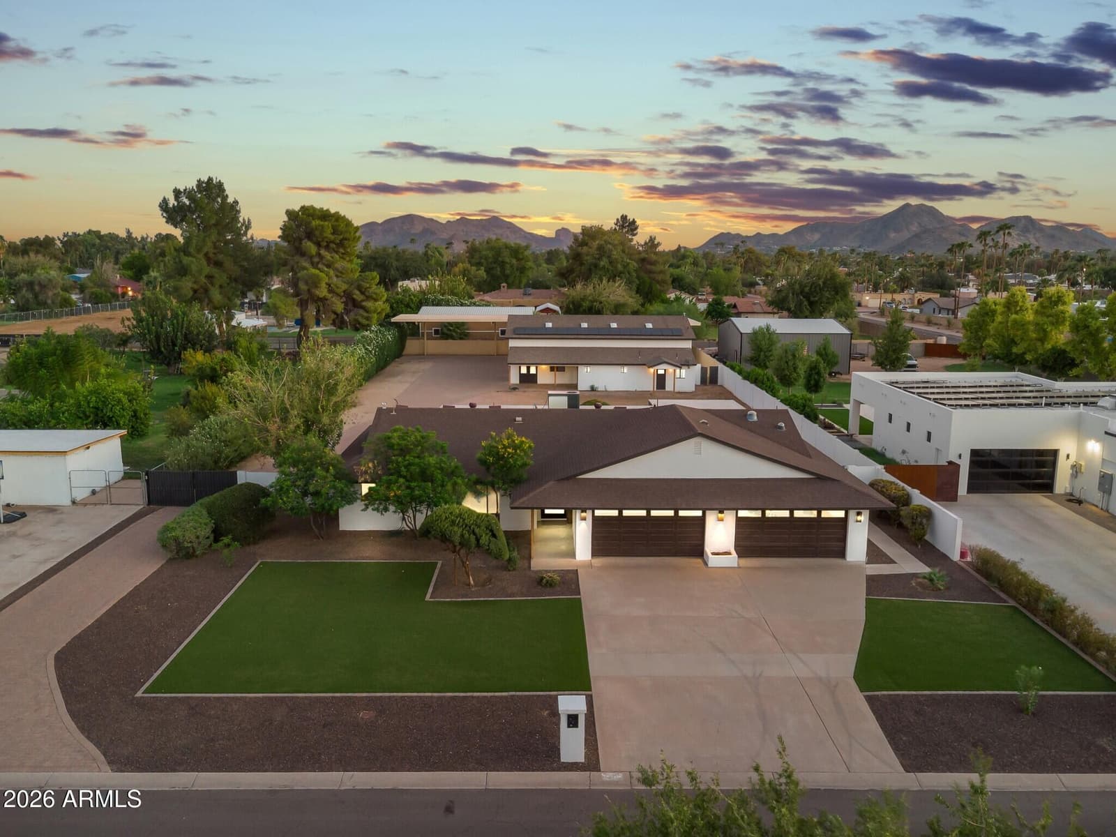 5211 E Windrose Drive, Scottsdale, AZ 85254 — photo 11 of 88