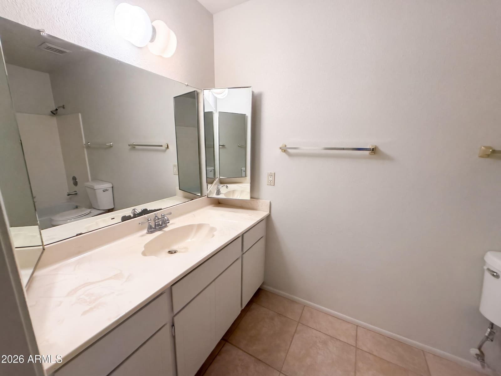 8301 N 47th Drive, Glendale, AZ 85302 — photo 10 of 34