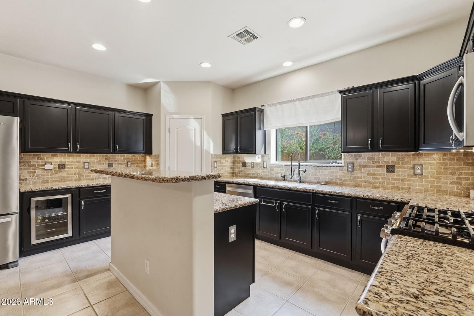 7053 N 7th Avenue, Phoenix, AZ 85021 — photo 8 of 29