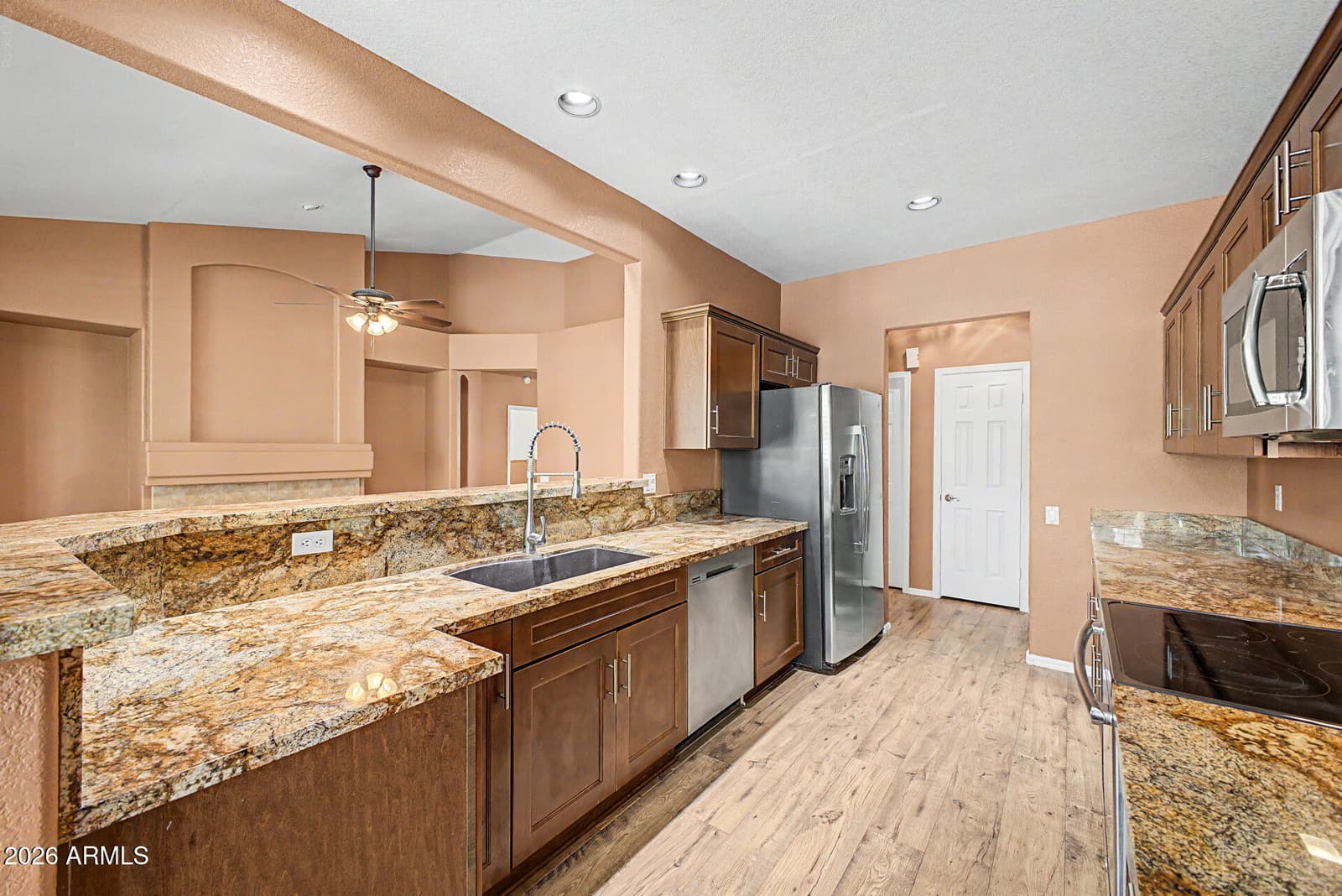 3334 E Utopia Road, Phoenix, AZ 85050 — photo 14 of 39