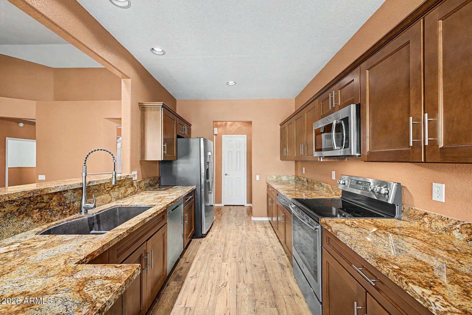 3334 E Utopia Road, Phoenix, AZ 85050 — photo 13 of 39