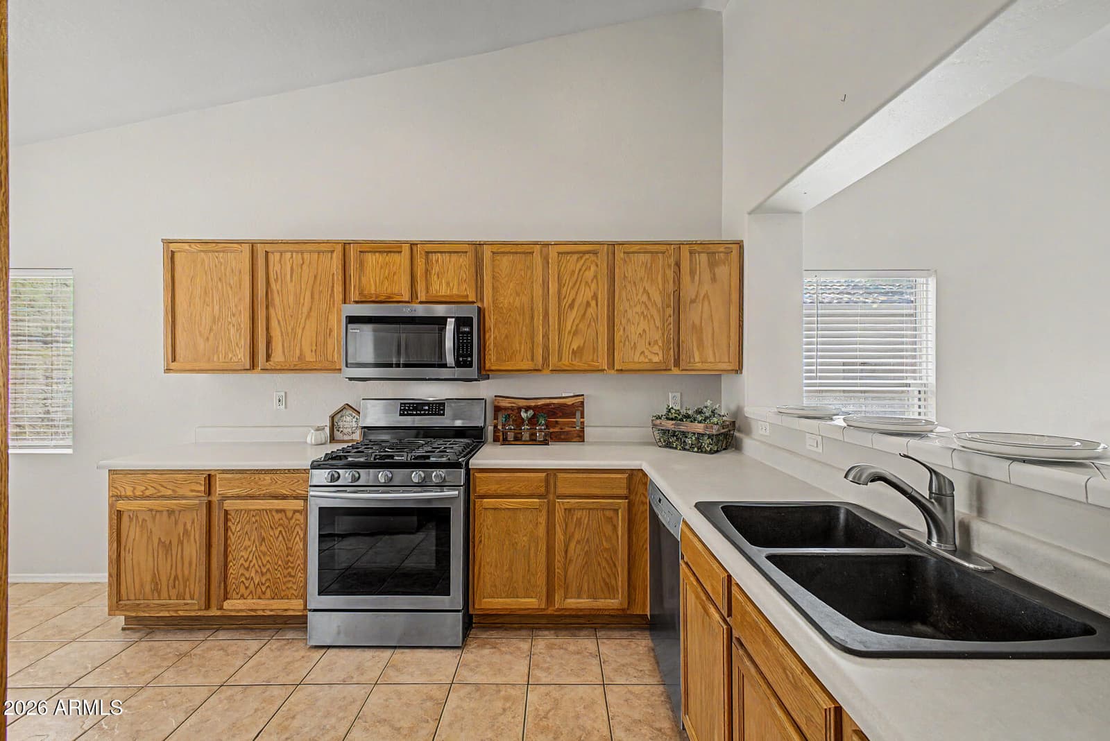 6233 W Encinas Lane, Phoenix, AZ 85043 — photo 6 of 15