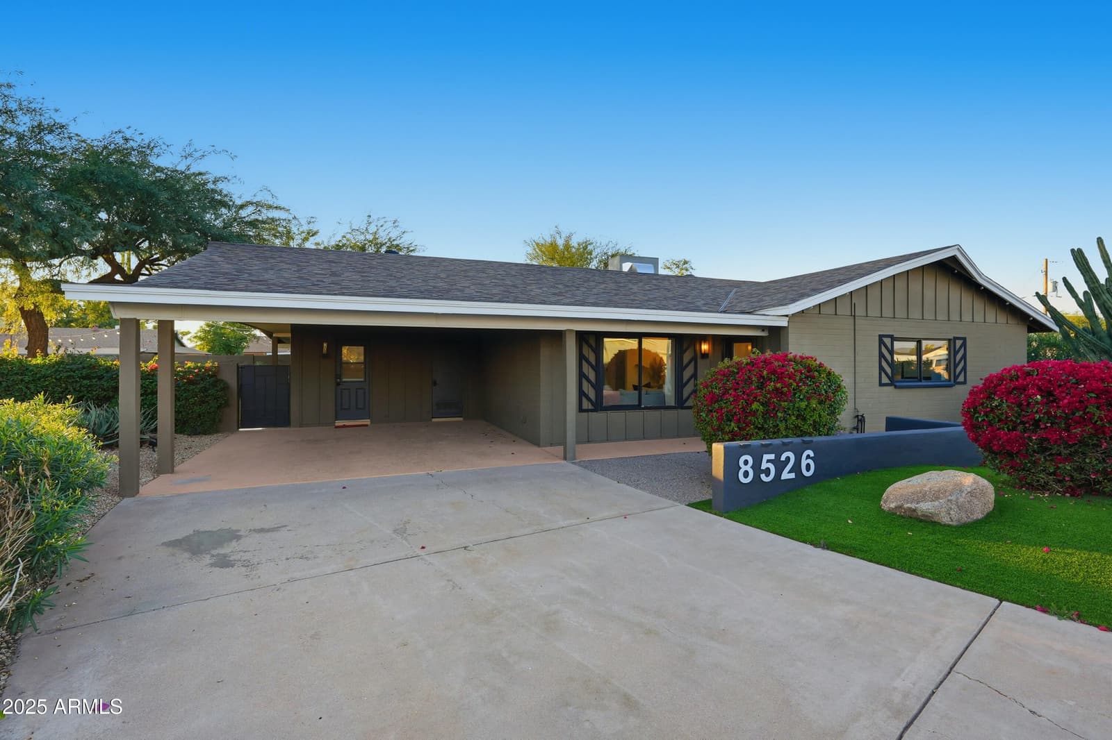 8526 E Whitton Avenue, Scottsdale, AZ 85251 — photo 5 of 69