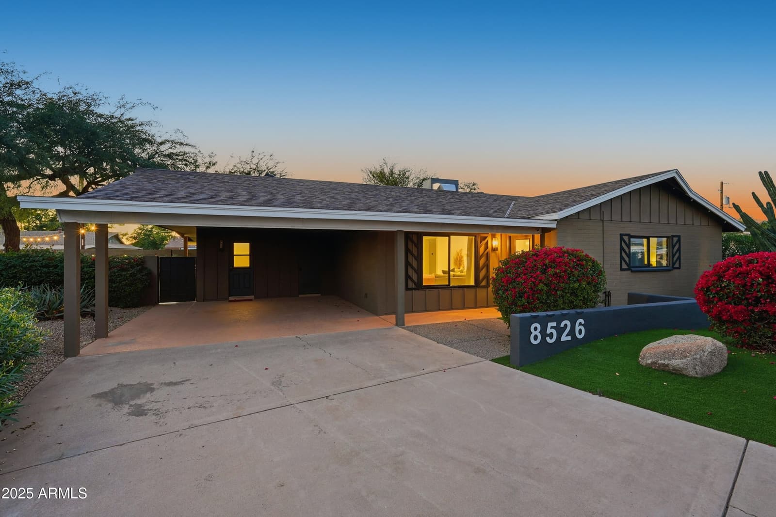 8526 E Whitton Avenue, Scottsdale, AZ 85251 — photo 7 of 69