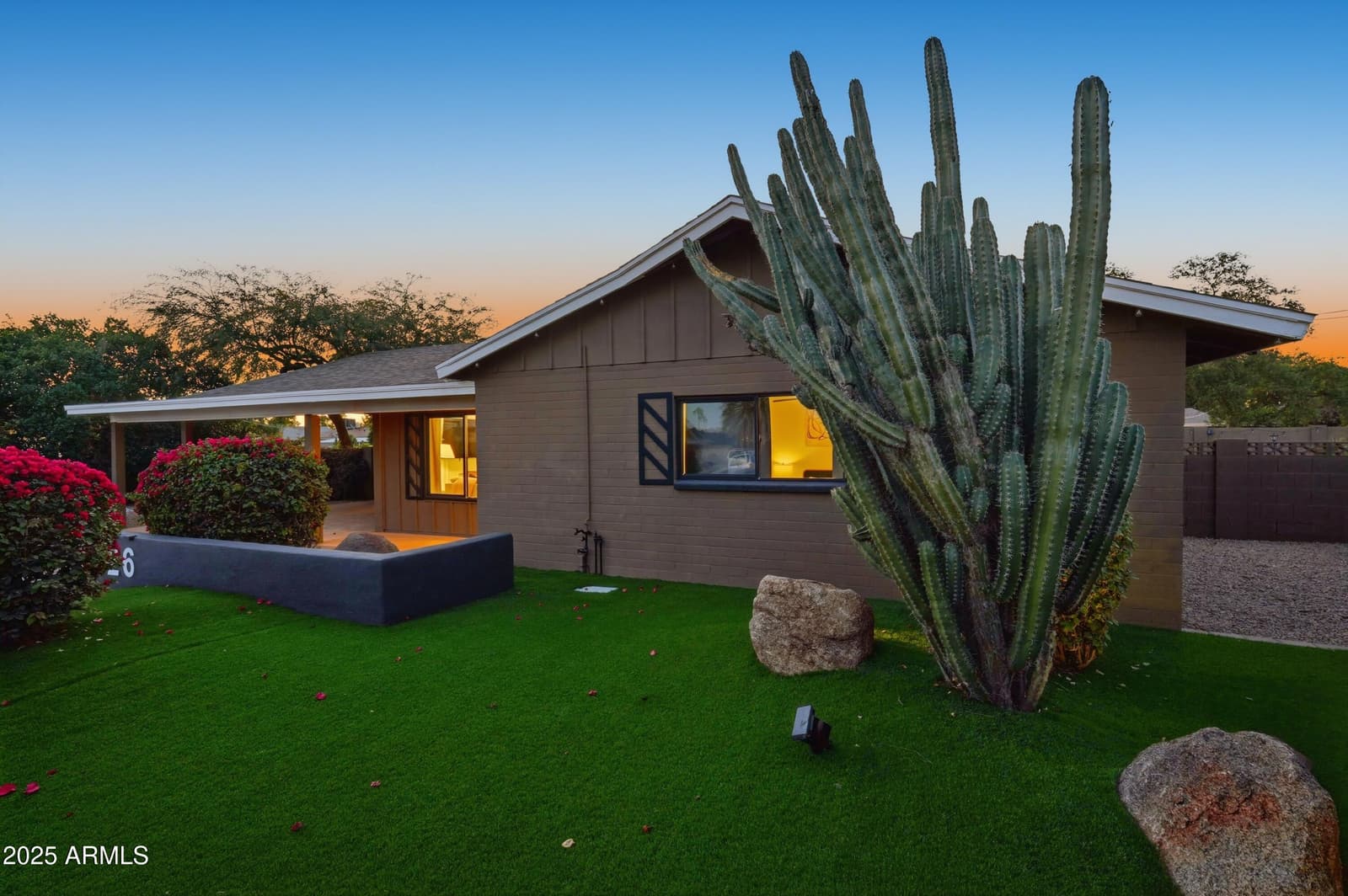 8526 E Whitton Avenue, Scottsdale, AZ 85251 — photo 8 of 69