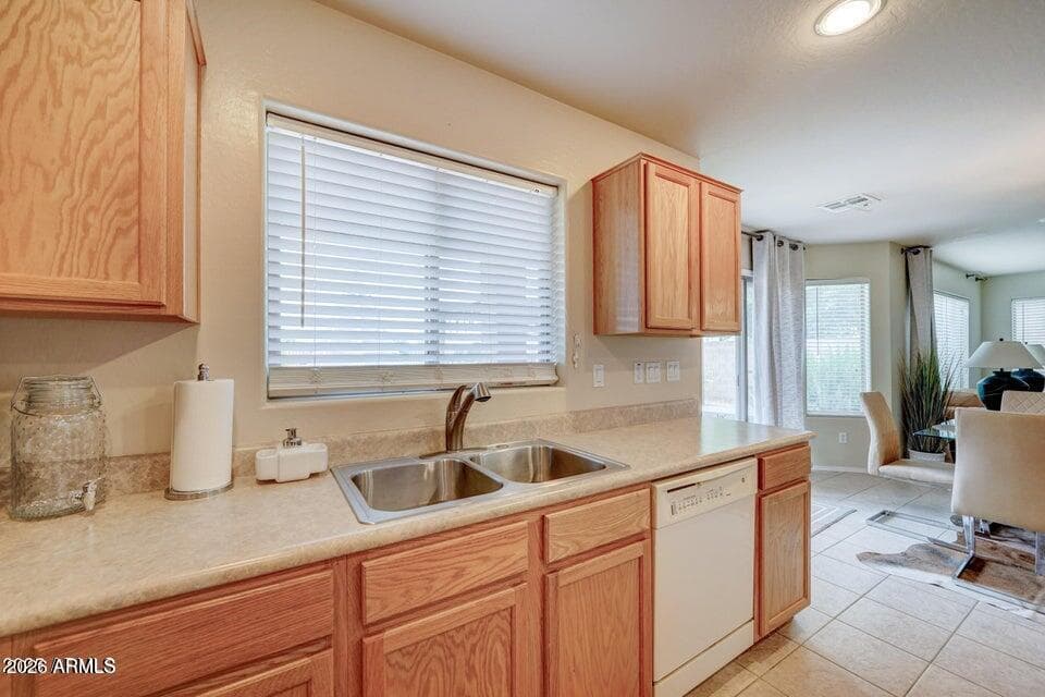 29293 N Yellow Bee Drive, San Tan Valley, AZ 85143 — photo 8 of 31