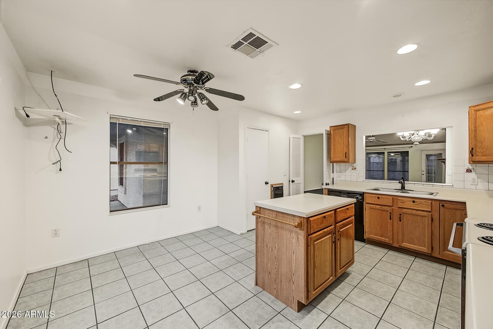 1319 E Mineral Road, Gilbert, AZ 85234 — photo 15 of 37
