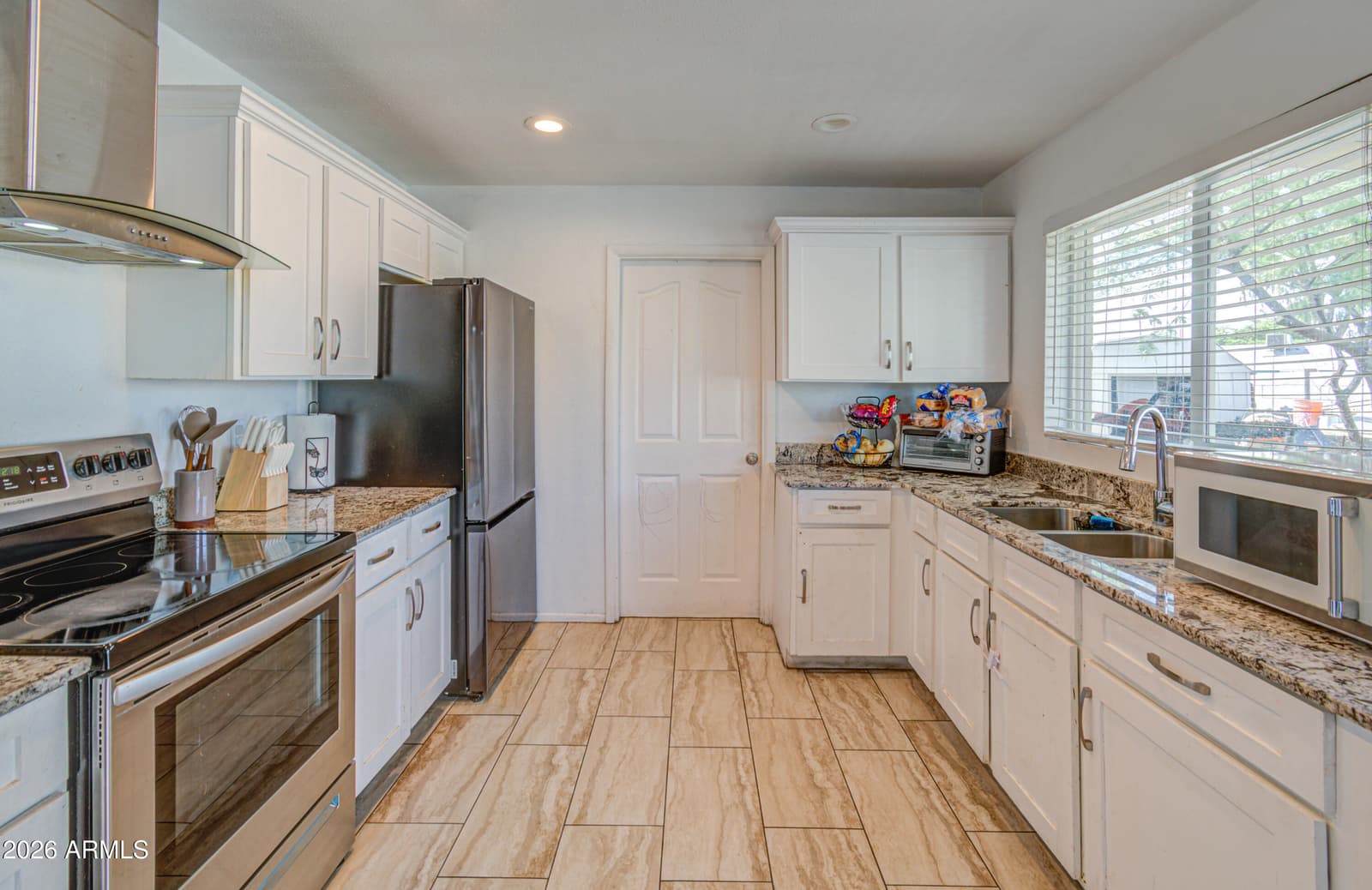 7530 W Roma Avenue, Phoenix, AZ 85033 — photo 12 of 40