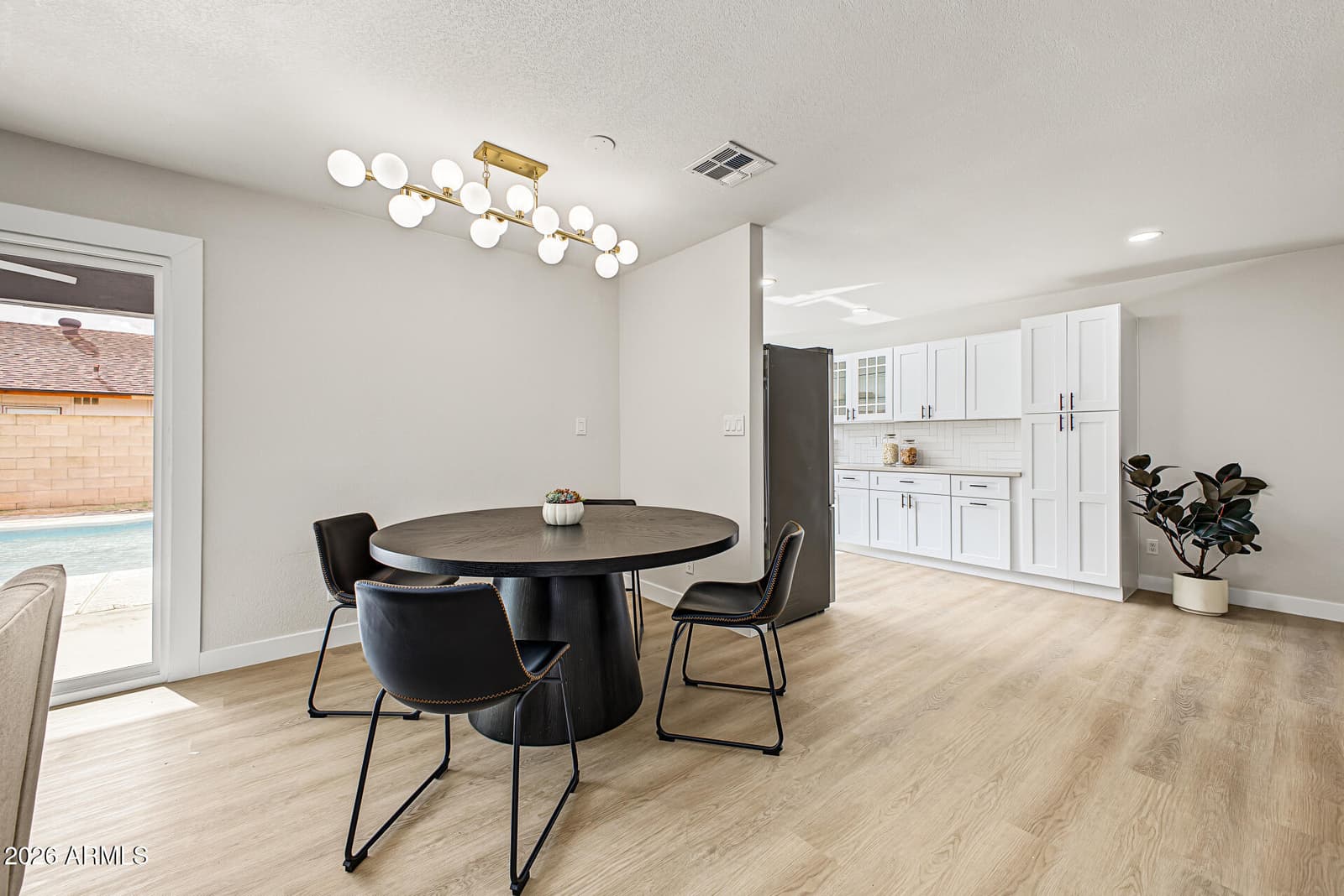 14216 N 39th Drive, Phoenix, AZ 85053 — photo 5 of 37