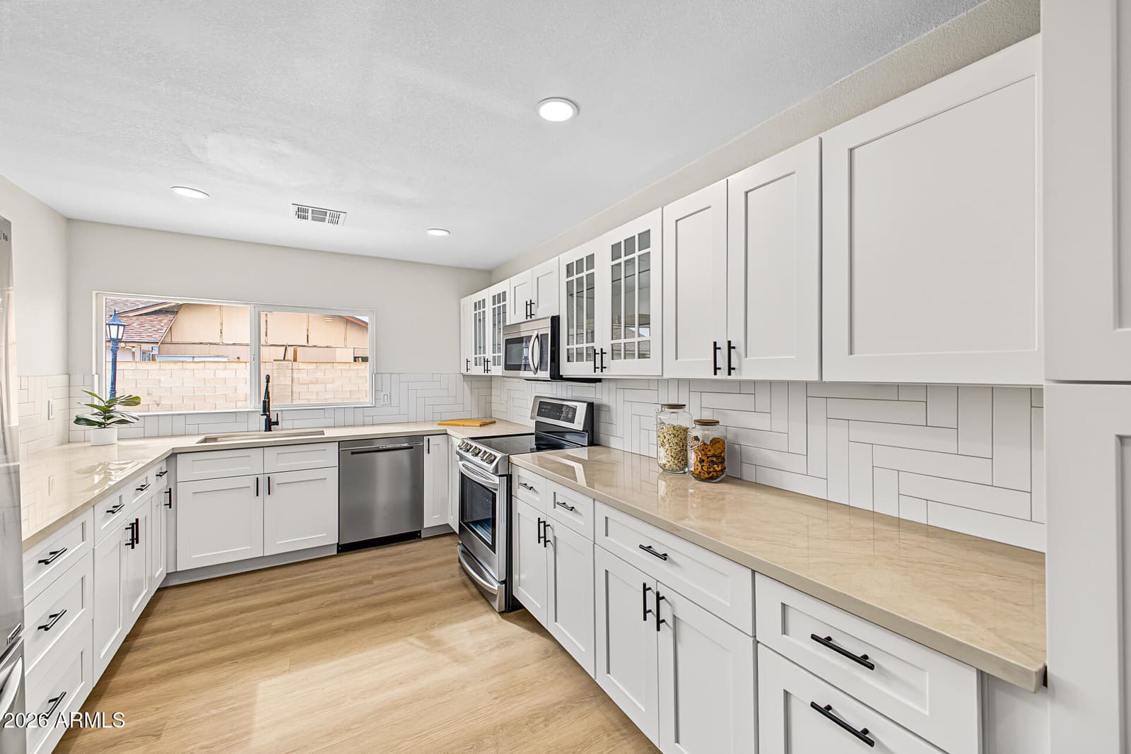 14216 N 39th Drive, Phoenix, AZ 85053 — photo 13 of 37