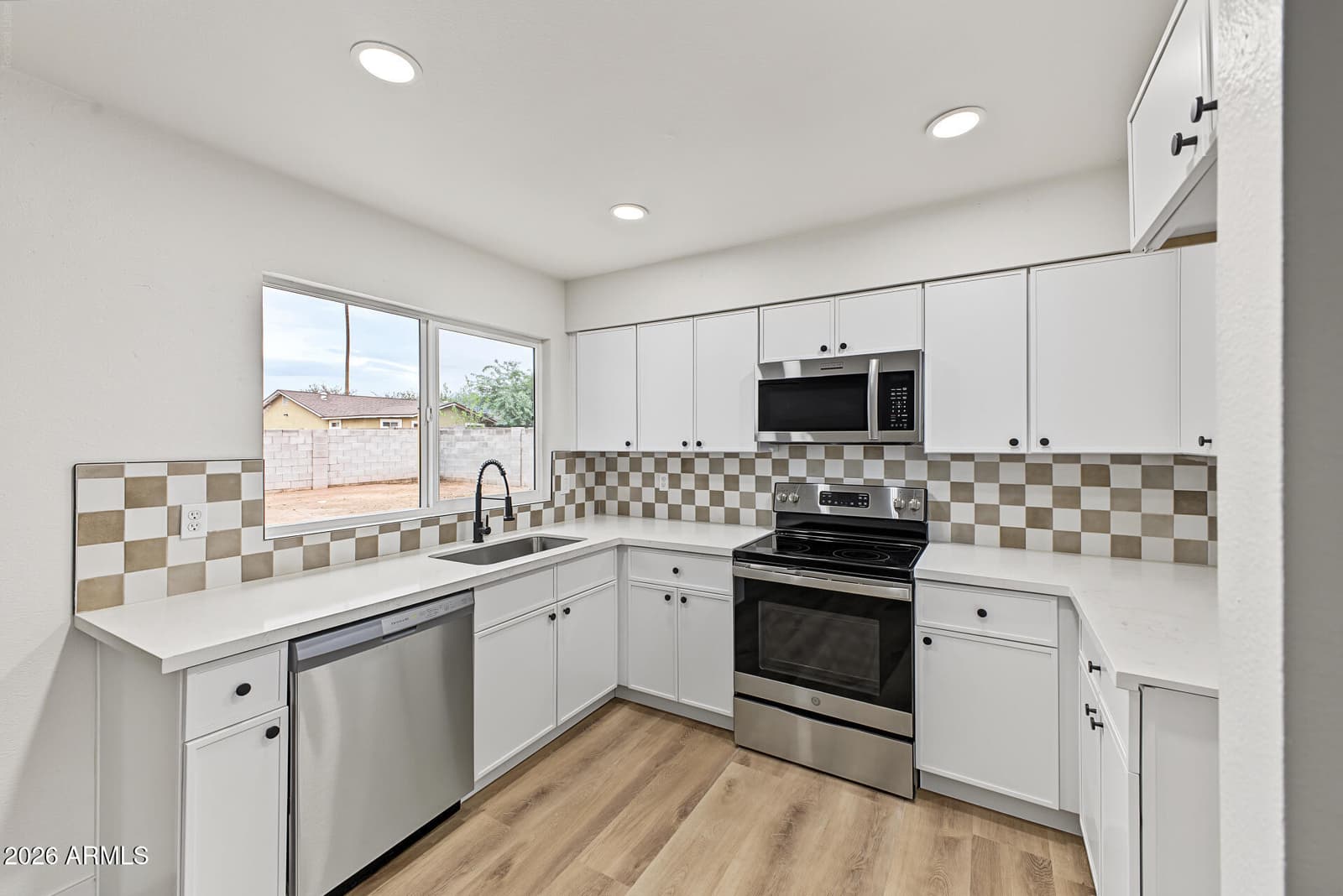 7034 W Palo Verde Avenue, Peoria, AZ 85345 — photo 8 of 28