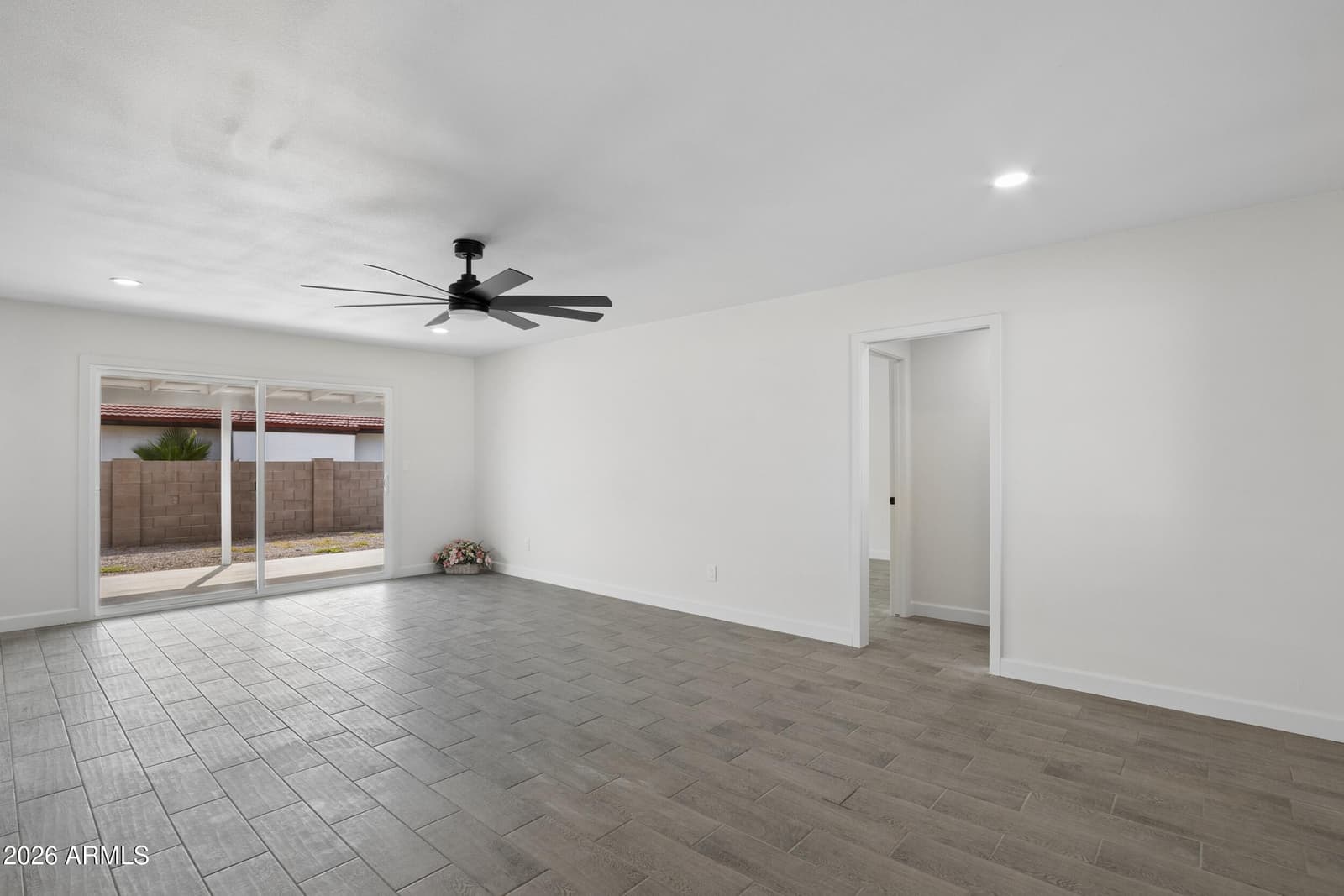 839 S Saranac Avenue, Mesa, AZ 85208 — photo 3 of 38