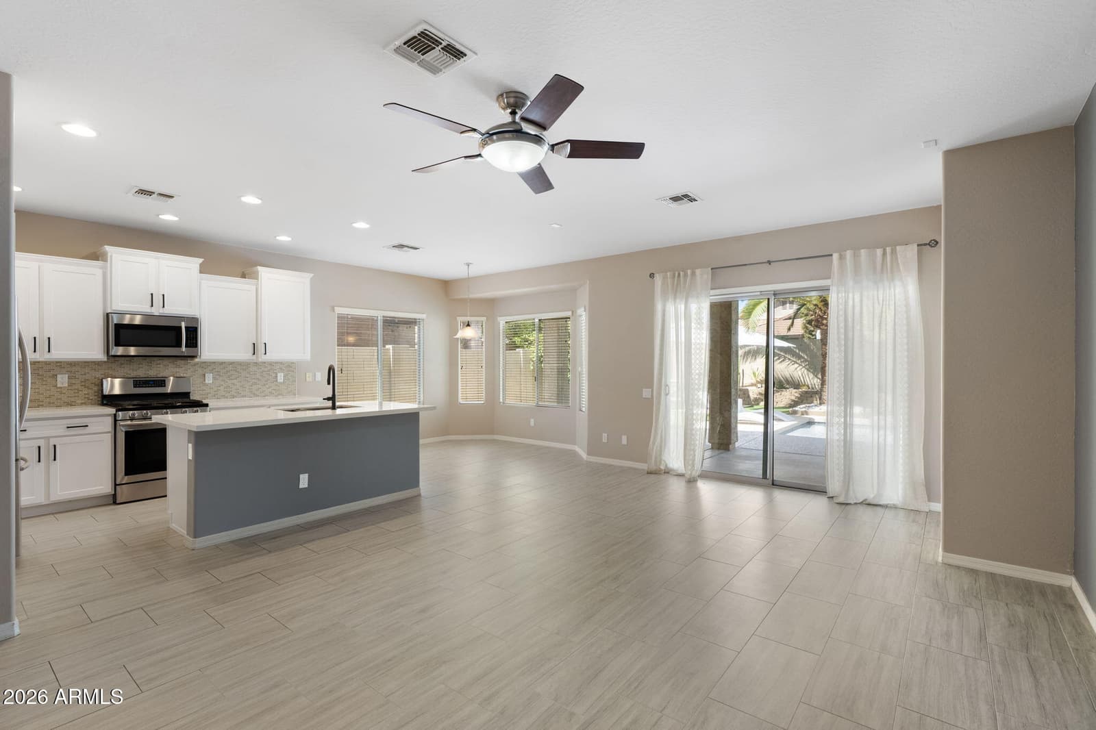 5218 W Buckskin Trail, Phoenix, AZ 85083 — photo 8 of 39