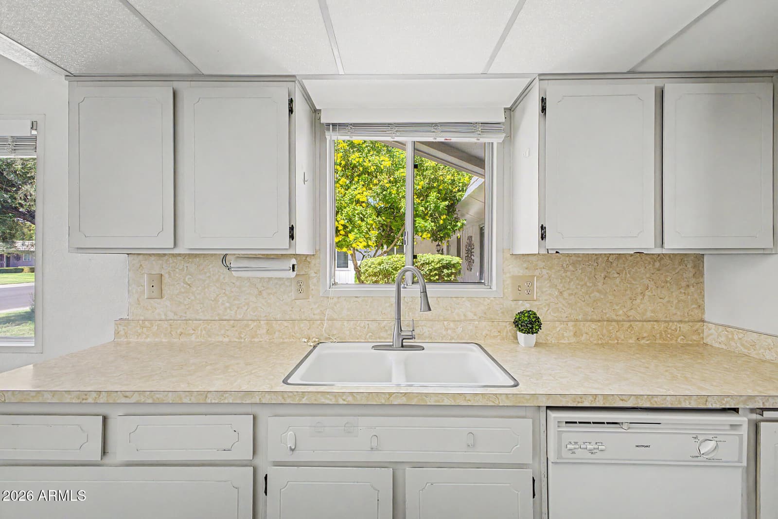 10416 W Hutton Drive, Sun City, AZ 85351 — photo 14 of 33