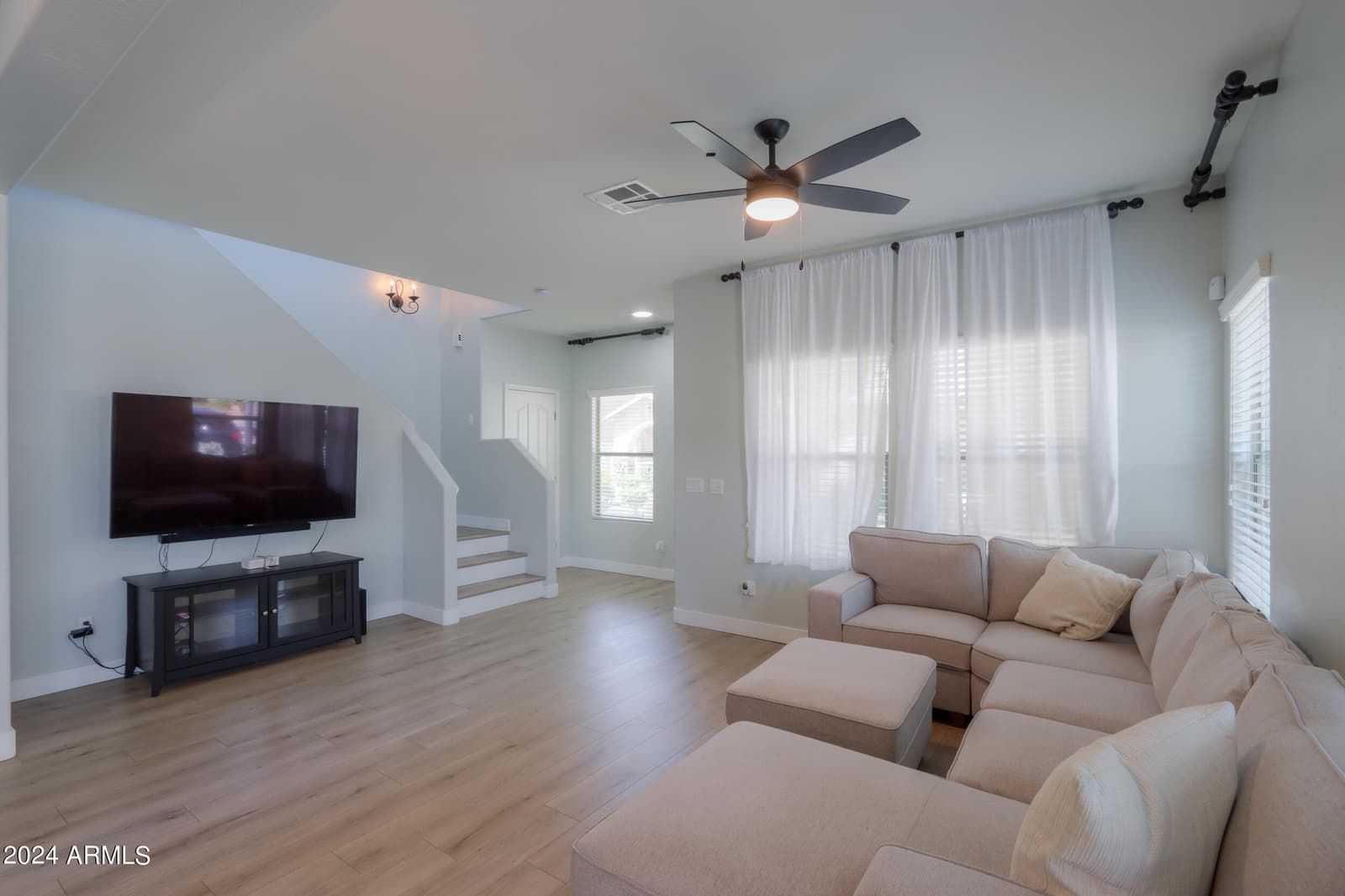986 S Hawk Lane, Gilbert, AZ 85296 — photo 9 of 38
