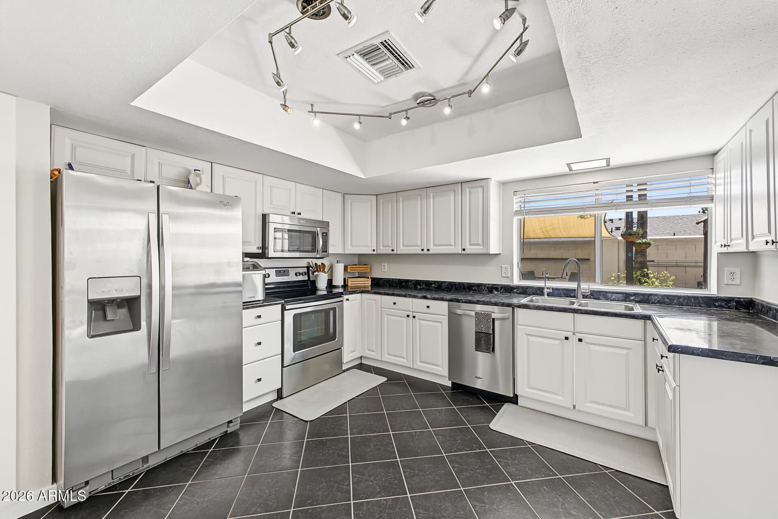 3801 W Muriel Drive, Glendale, AZ 85308 — photo 15 of 34