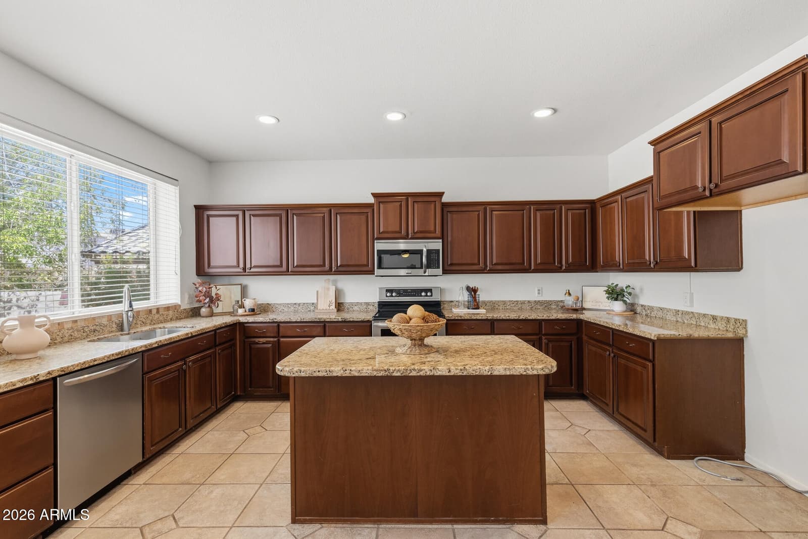 6738 W Wahalla Lane, Glendale, AZ 85308 — photo 18 of 65