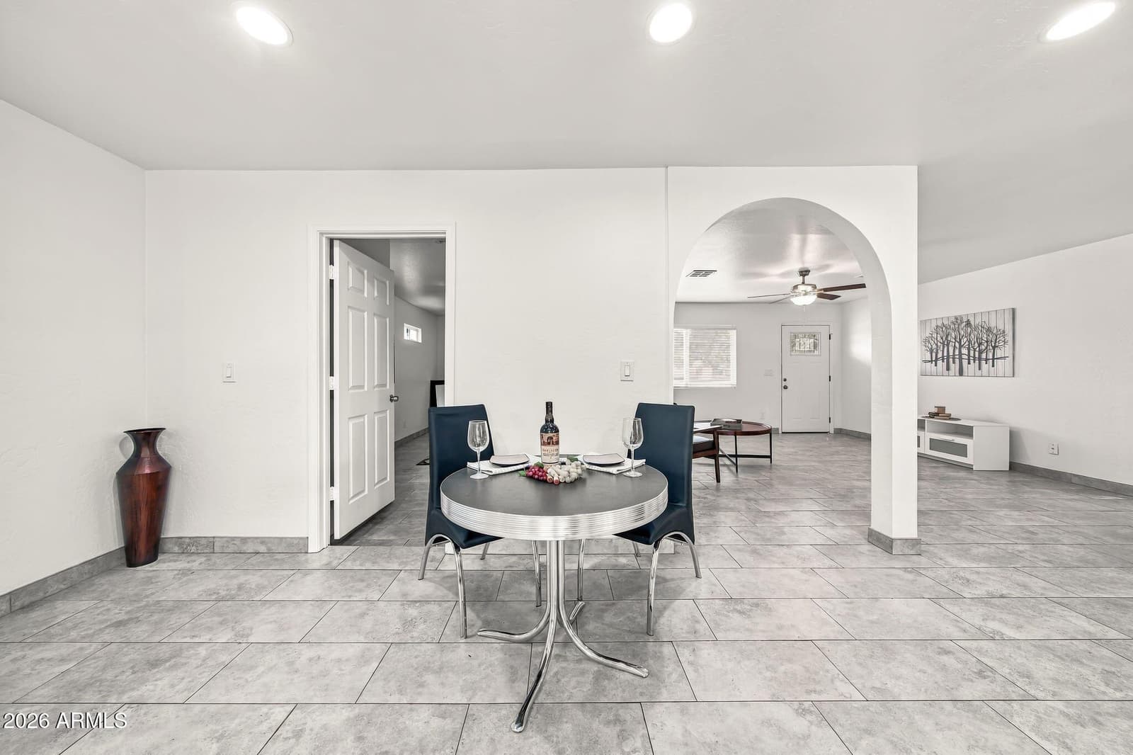 7137 N 33rd Avenue, Phoenix, AZ 85051 — photo 4 of 34