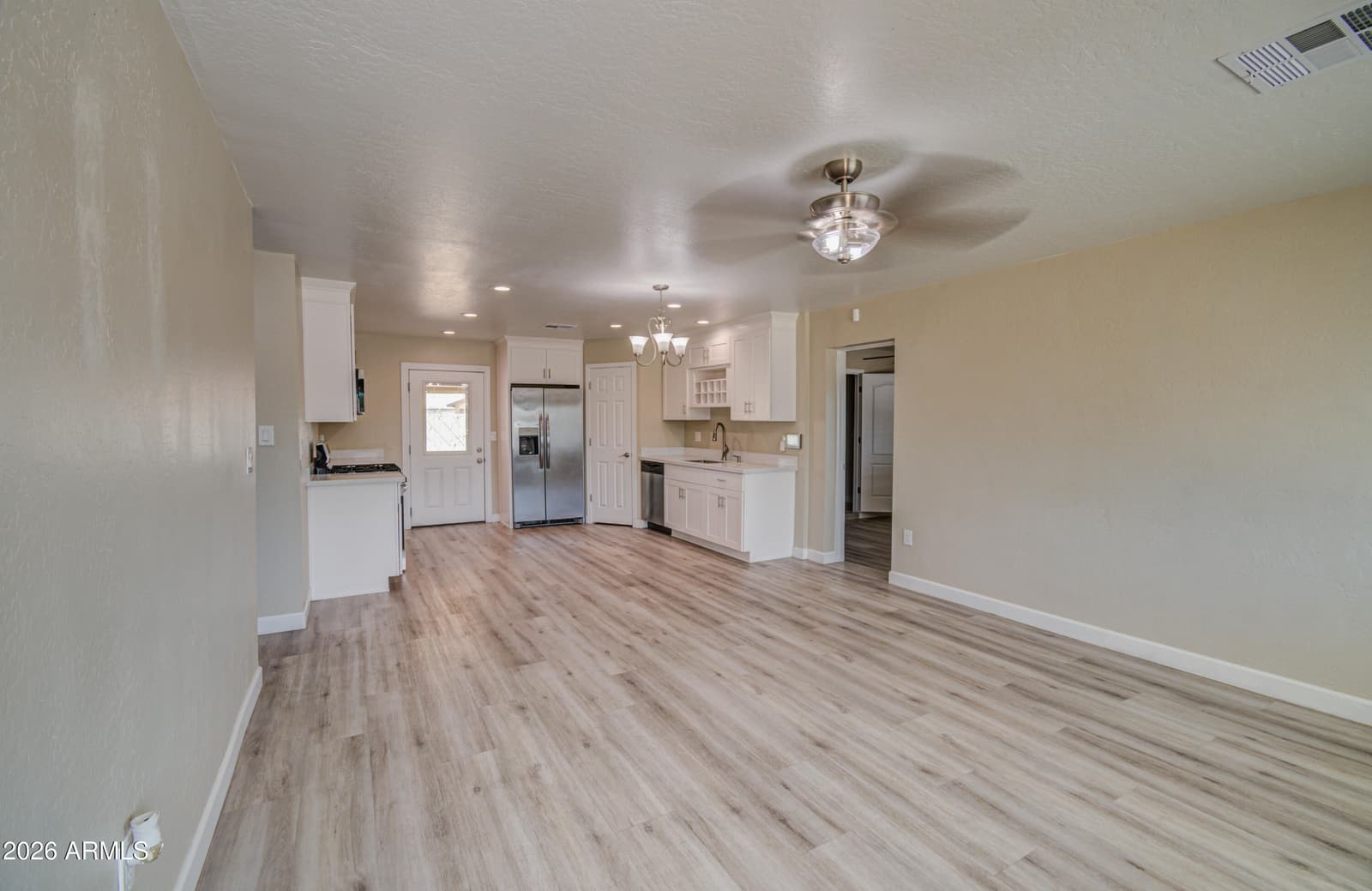 3245 N 43rd Avenue N, Phoenix, AZ 85031 — photo 9 of 44