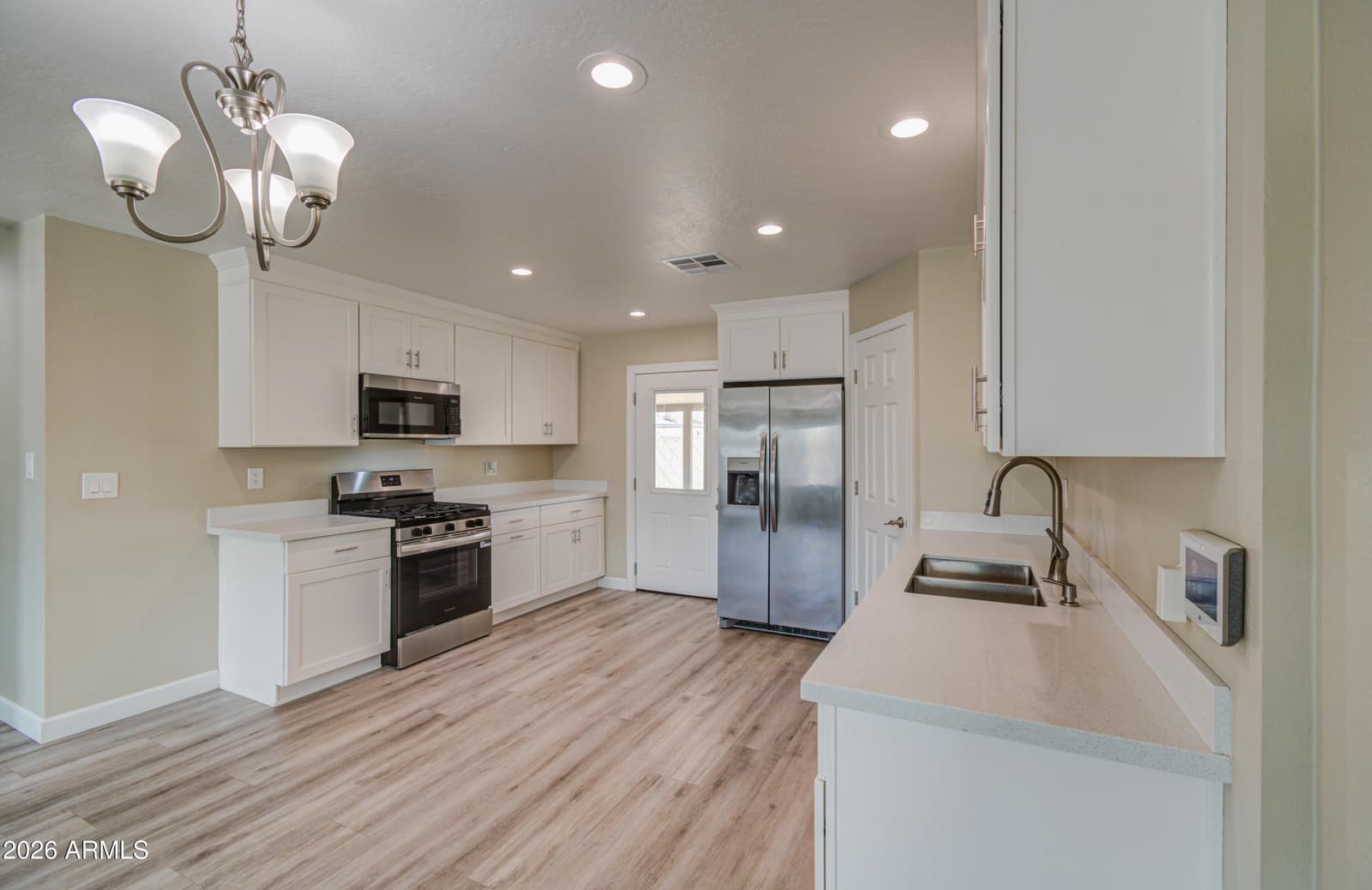 3245 N 43rd Avenue N, Phoenix, AZ 85031 — photo 11 of 44