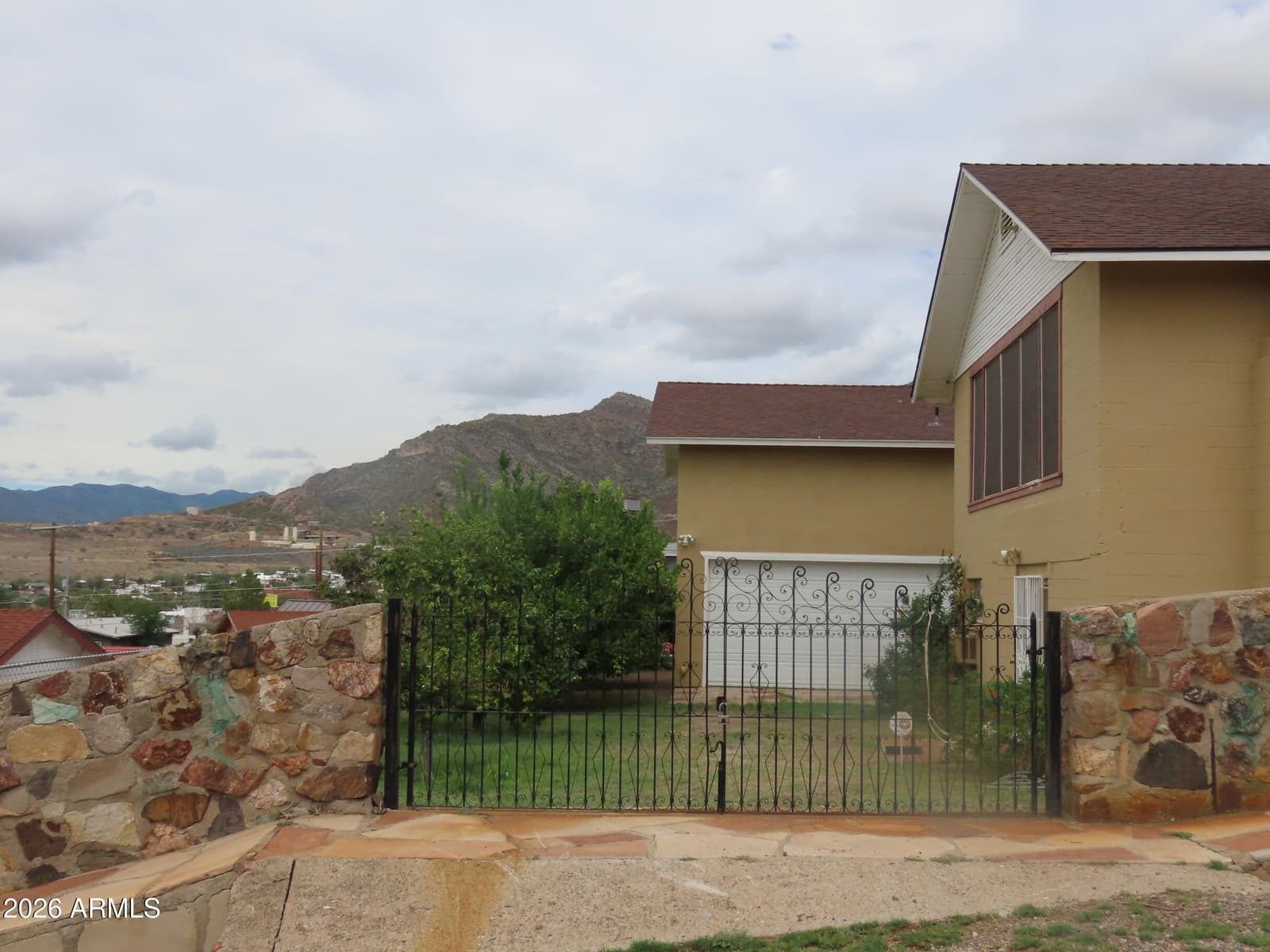 212 W Crowe Street, Superior, AZ 85173 — photo 3 of 40