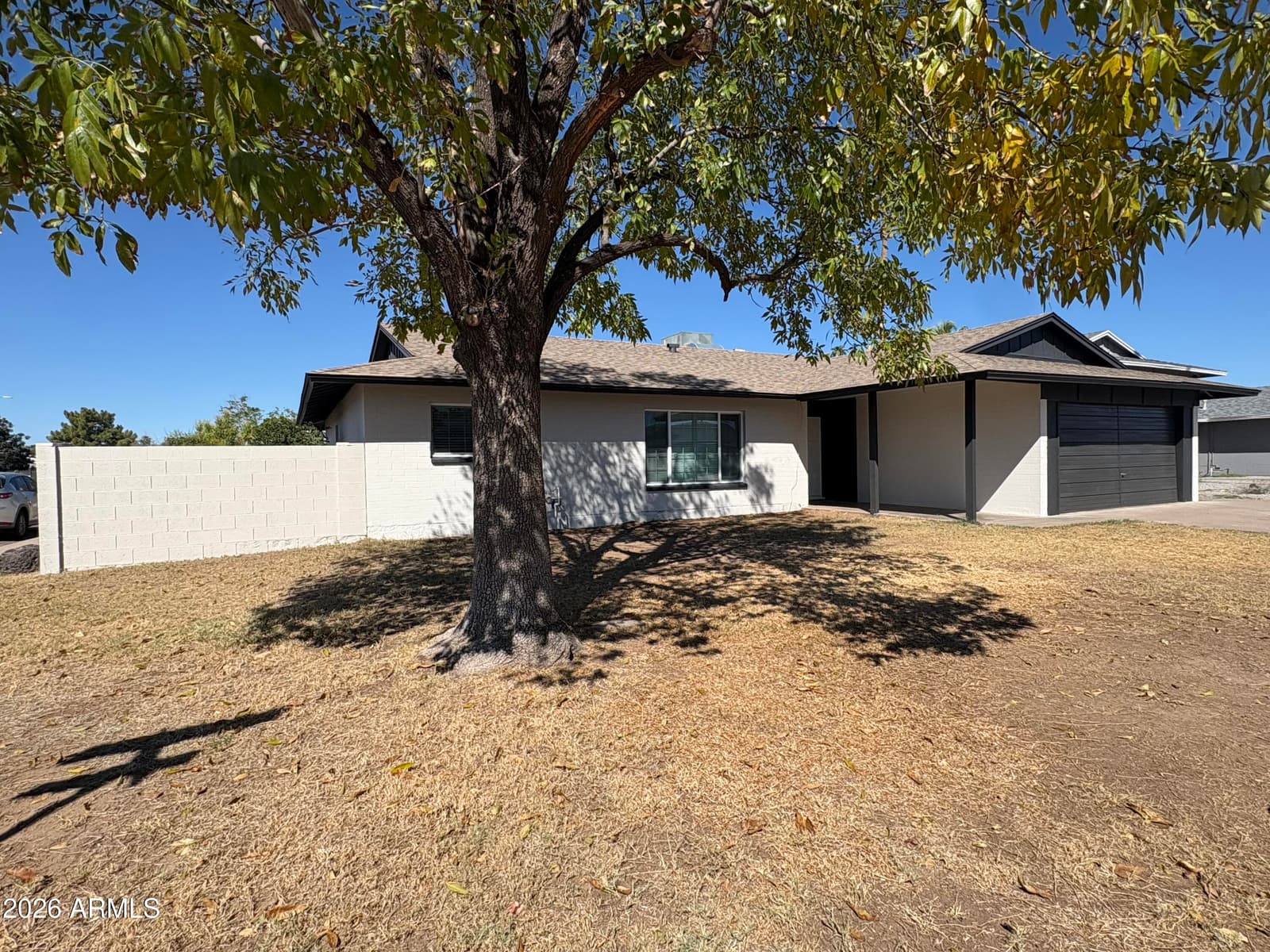 7702 N 48th Avenue, Glendale, AZ 85301 — photo 1 of 3