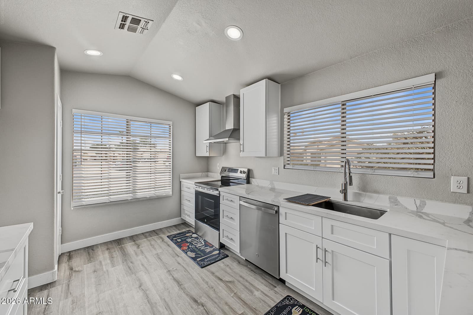 21831 N 33rd Drive, Phoenix, AZ 85027 — photo 5 of 45