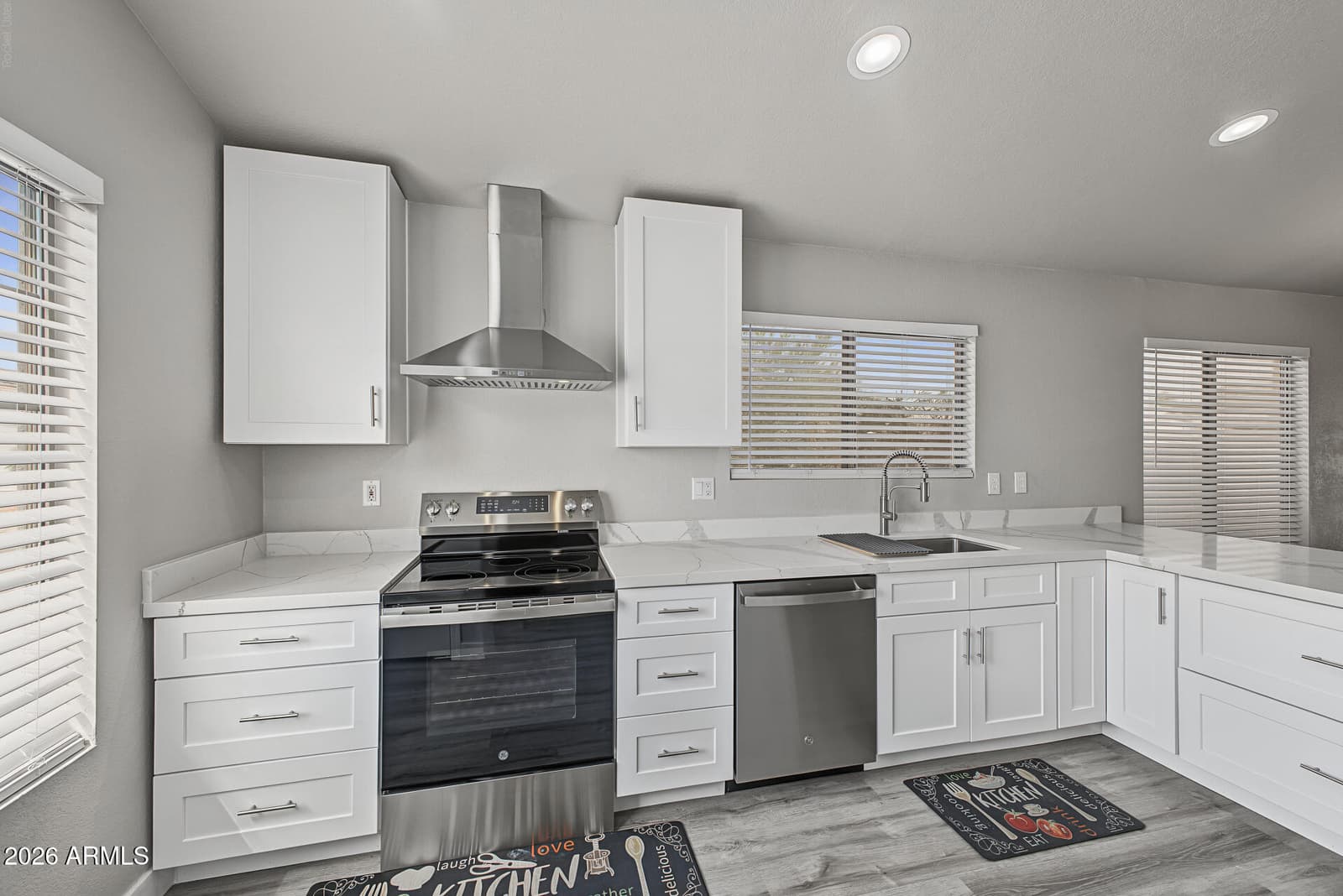 21831 N 33rd Drive, Phoenix, AZ 85027 — photo 8 of 45