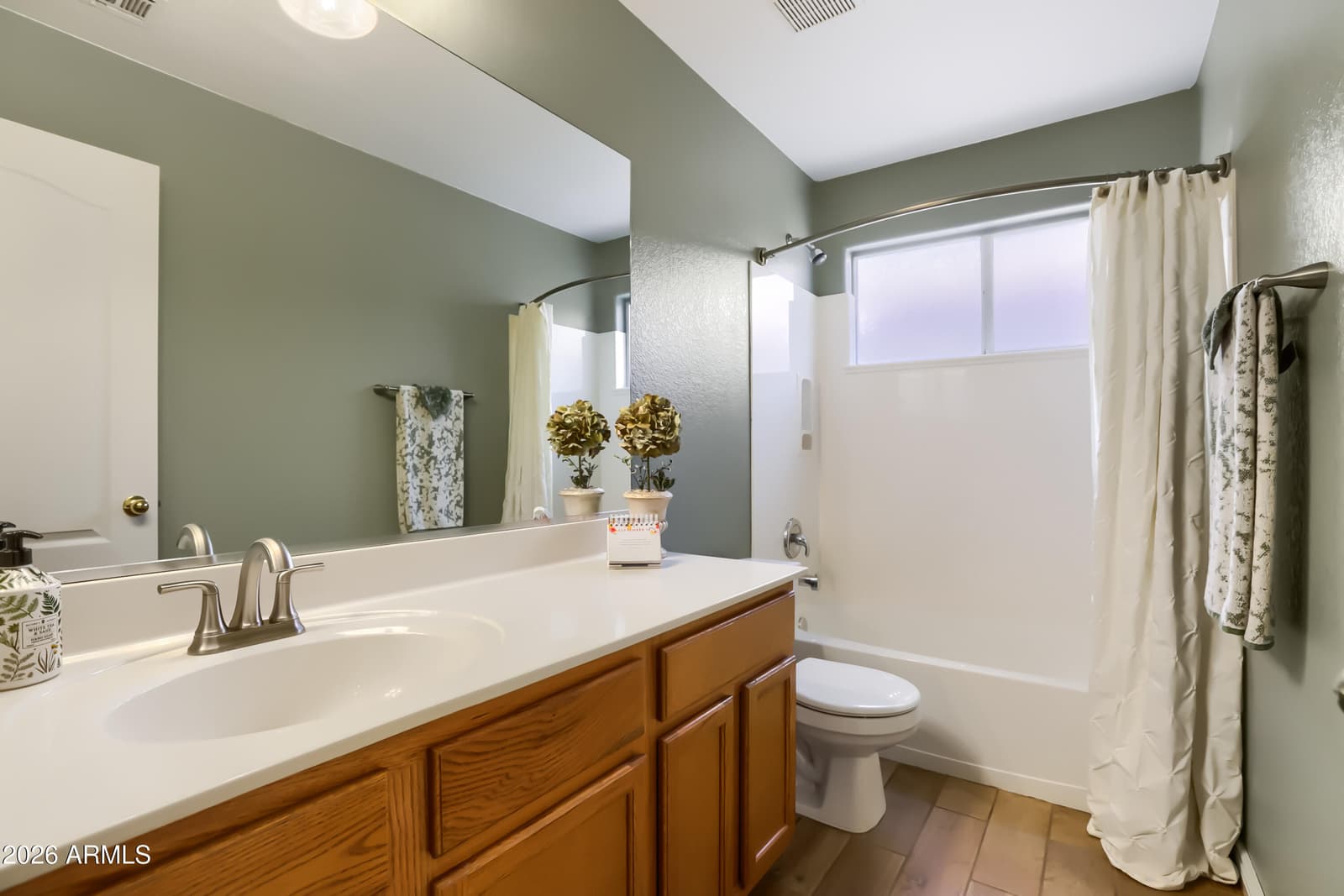 233 W Grovers Avenue, Phoenix, AZ 85023 — photo 13 of 36