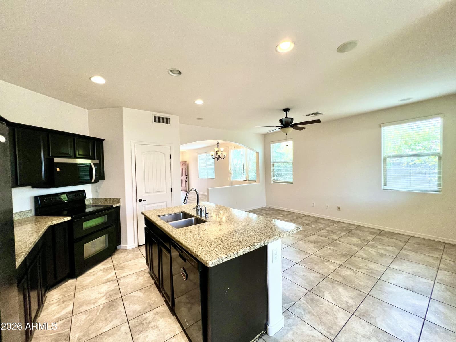 10032 W Watkins Street, Tolleson, AZ 85353 — photo 8 of 17