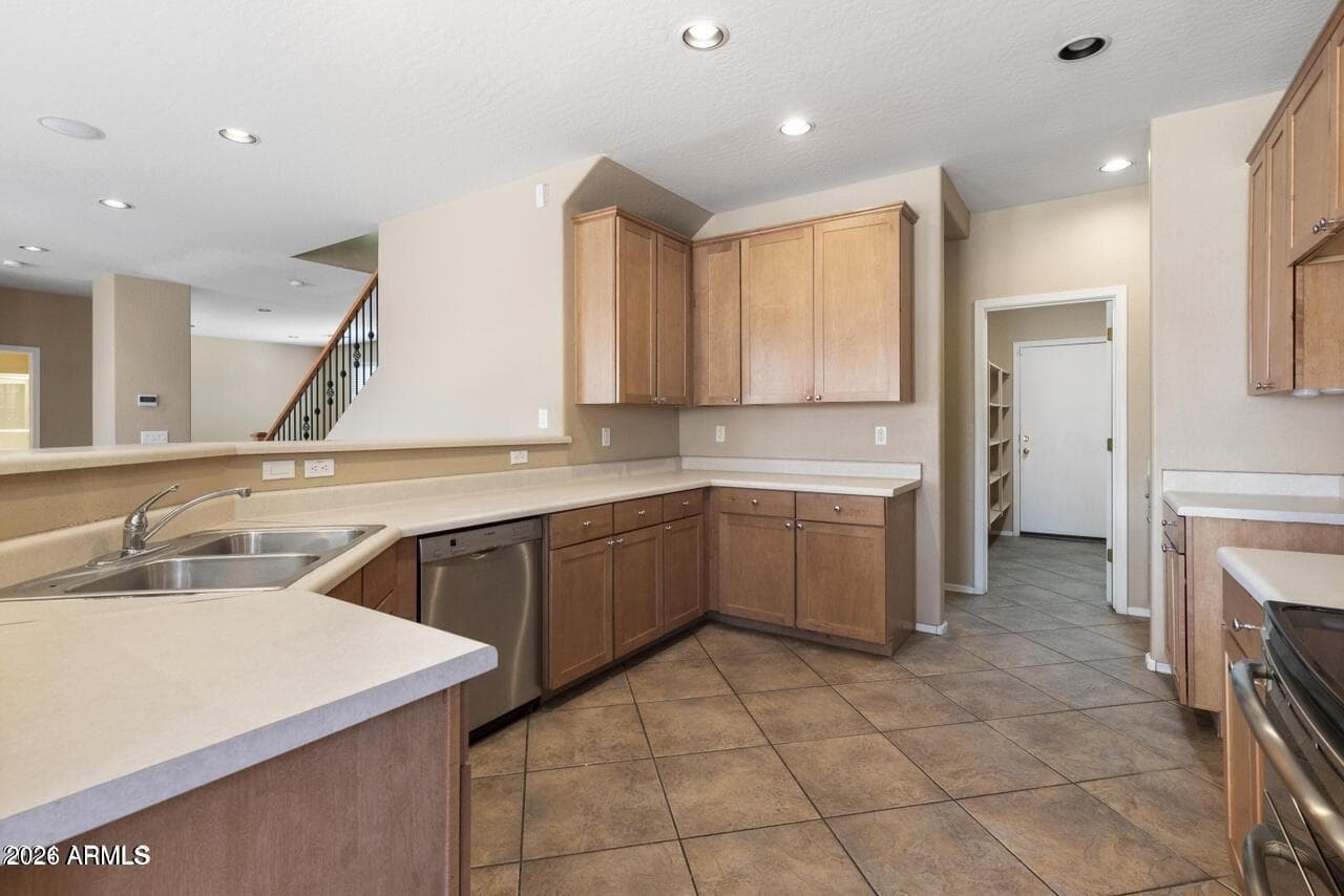 18466 W Westfall Way, Surprise, AZ 85374 — photo 5 of 20