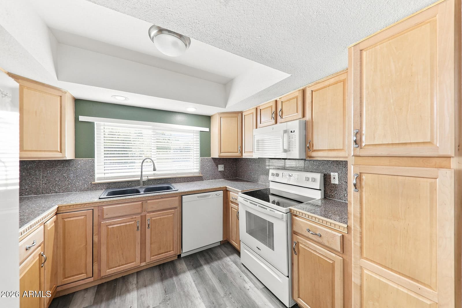 6325 W Hearn Road, Glendale, AZ 85306 — photo 8 of 21