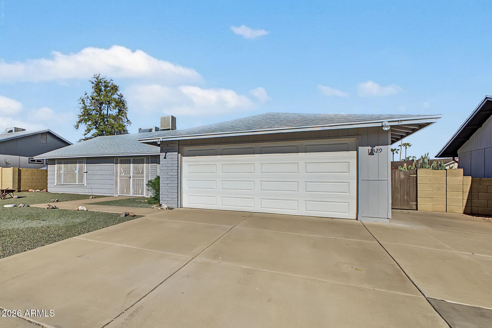 11429 S Pawnee Circle, Phoenix, AZ 85044 — photo 4 of 33